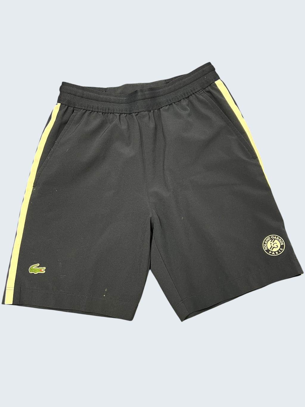 Kitround Kids Lacoste Roland Garros navy shorts with white side stripes, crocodile logo, and Roland Garros Paris emblem.