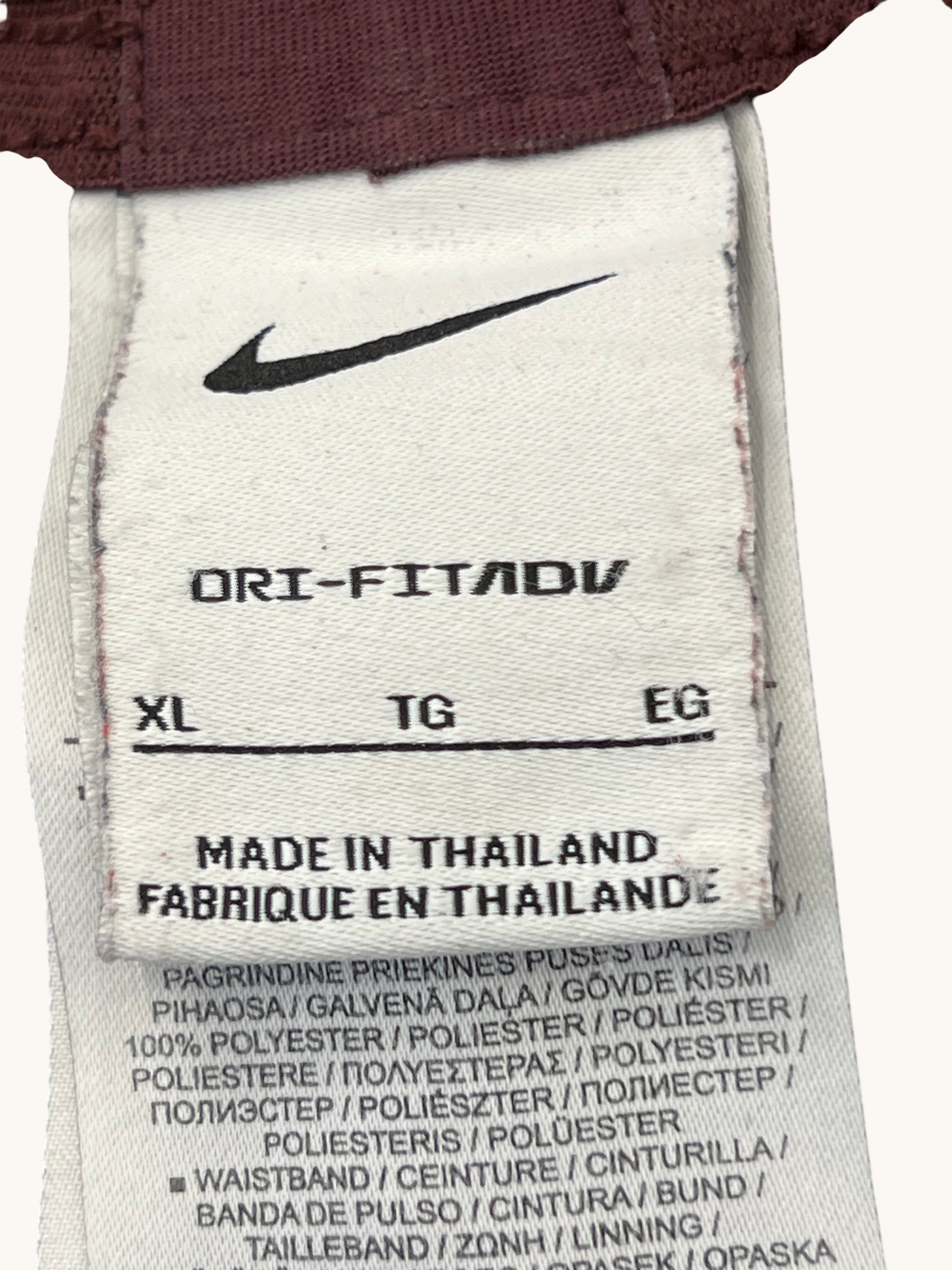 kitround Liverpool FC Nike Dri Fit shorts in burgundy, size XL. Squad worn with potential player initials or numbers.