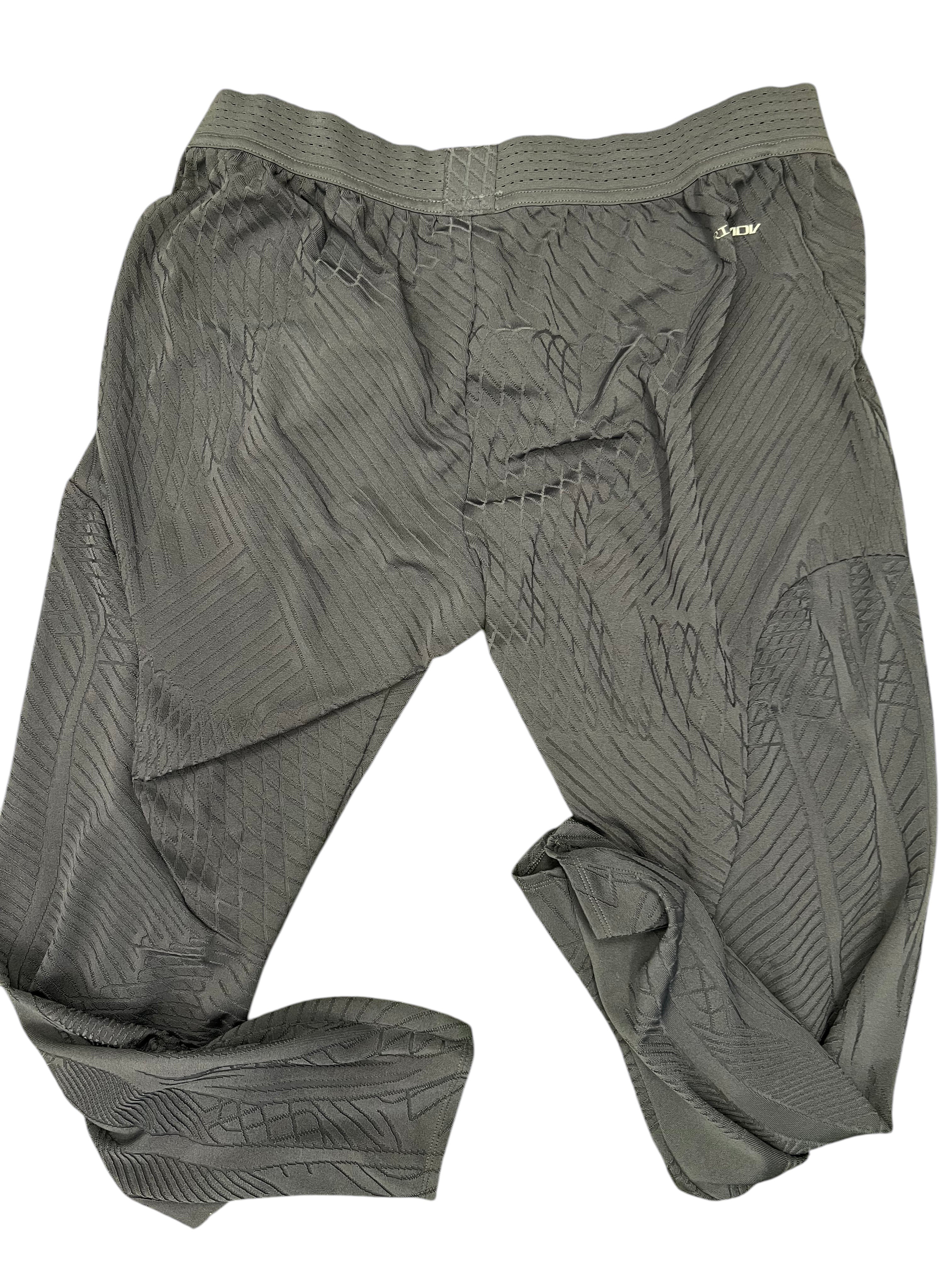 kitround Liverpool FC Dri-FIT training tights in black with textured patterns and elastic waistband.