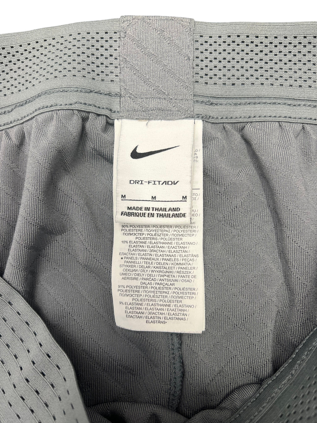 kitround Liverpool FC Men's grey training bottoms with Dri-FIT ADV technology, geometric pattern, elasticated waistband, and zipped ankles. Polyester/elastane blend.