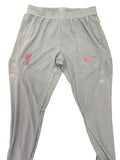 kitround Liverpool FC men's grey polyester elastane training bottoms with red emblem and Nike Swoosh. Textured pattern.