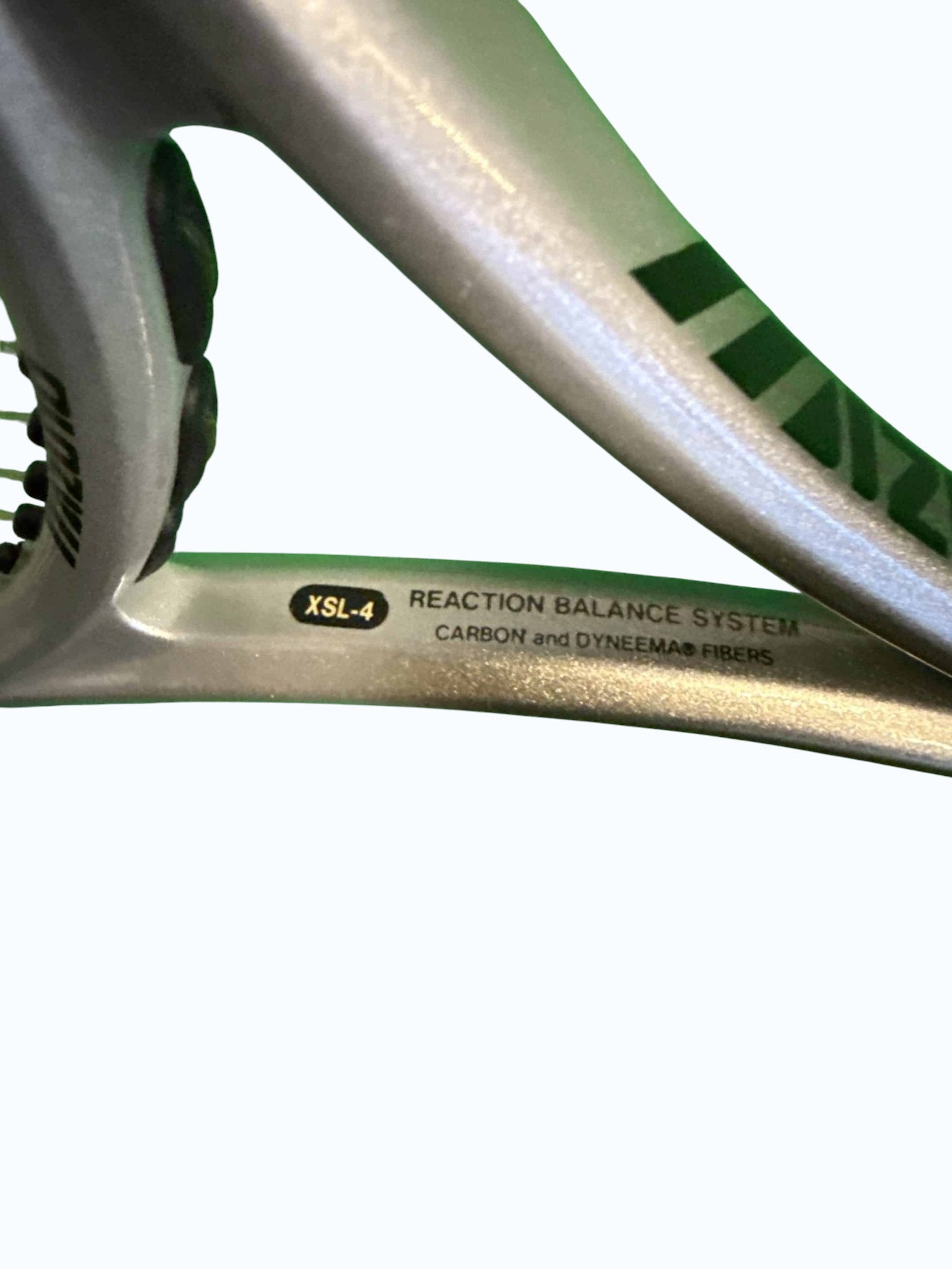 kitround Mizuno Oversize Tennis Racket with XSL-4 Reaction Balance System, made of Carbon and Dynema Fibers.
