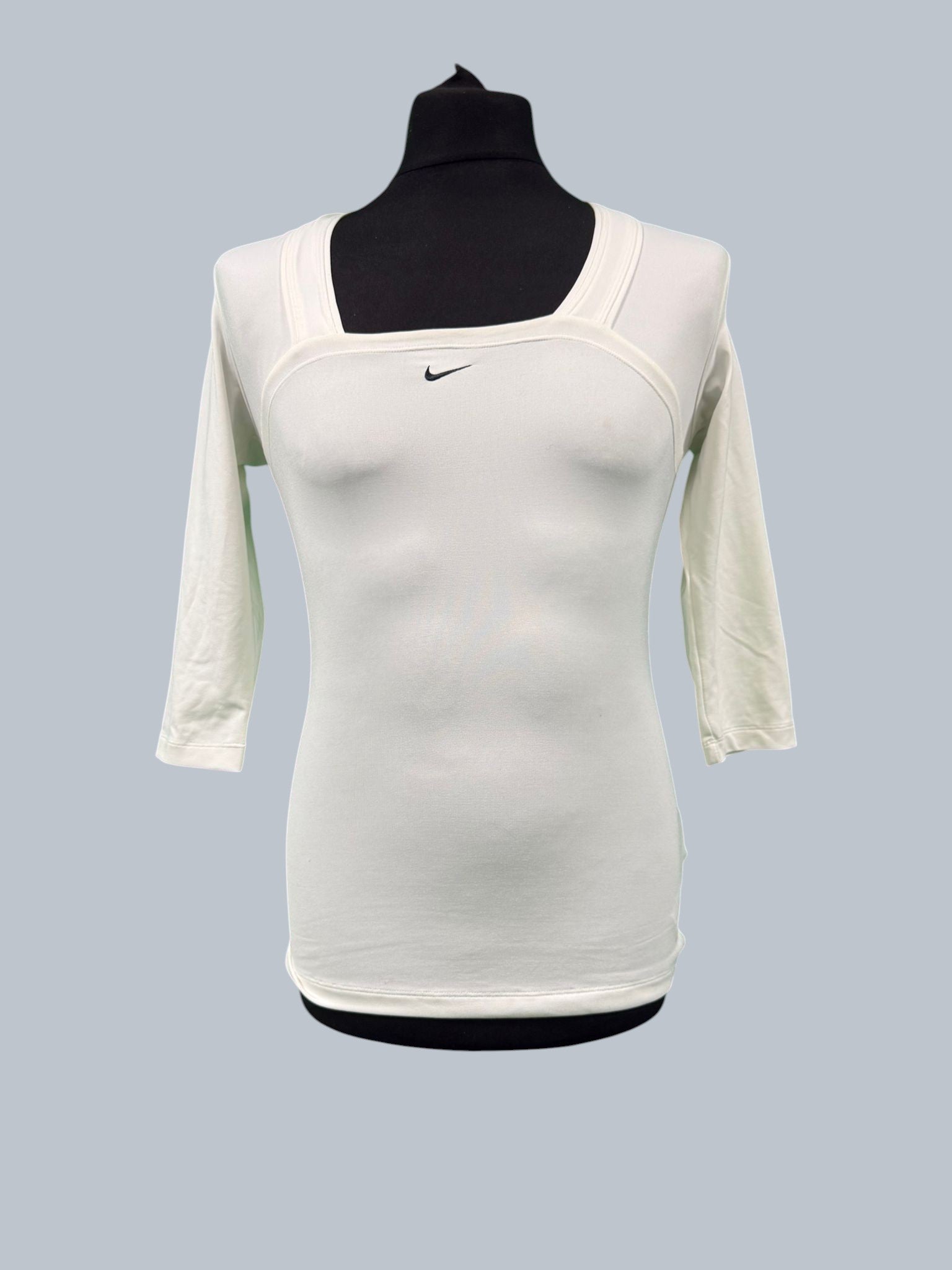 kitround Nike Dri-Fit white long sleeve athletic top with square neckline and black swoosh logo on chest. 3/4 sleeves.