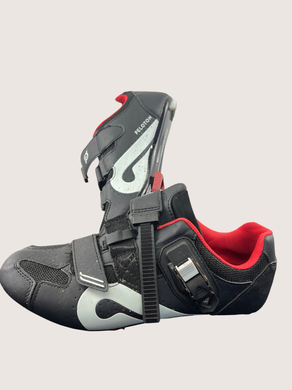 kitround Peloton men's black cycling shoes with red lining, adjustable straps, and cleat mounts. Size 41/UK 7.