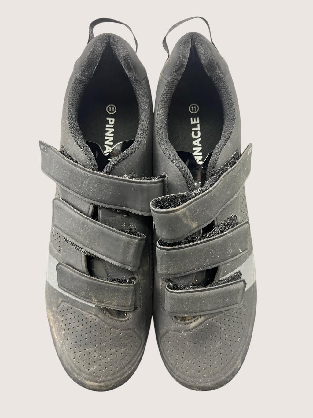 kitround Pinnacle black synthetic mountain bike cycling shoes with triple velcro straps and ventilation holes.