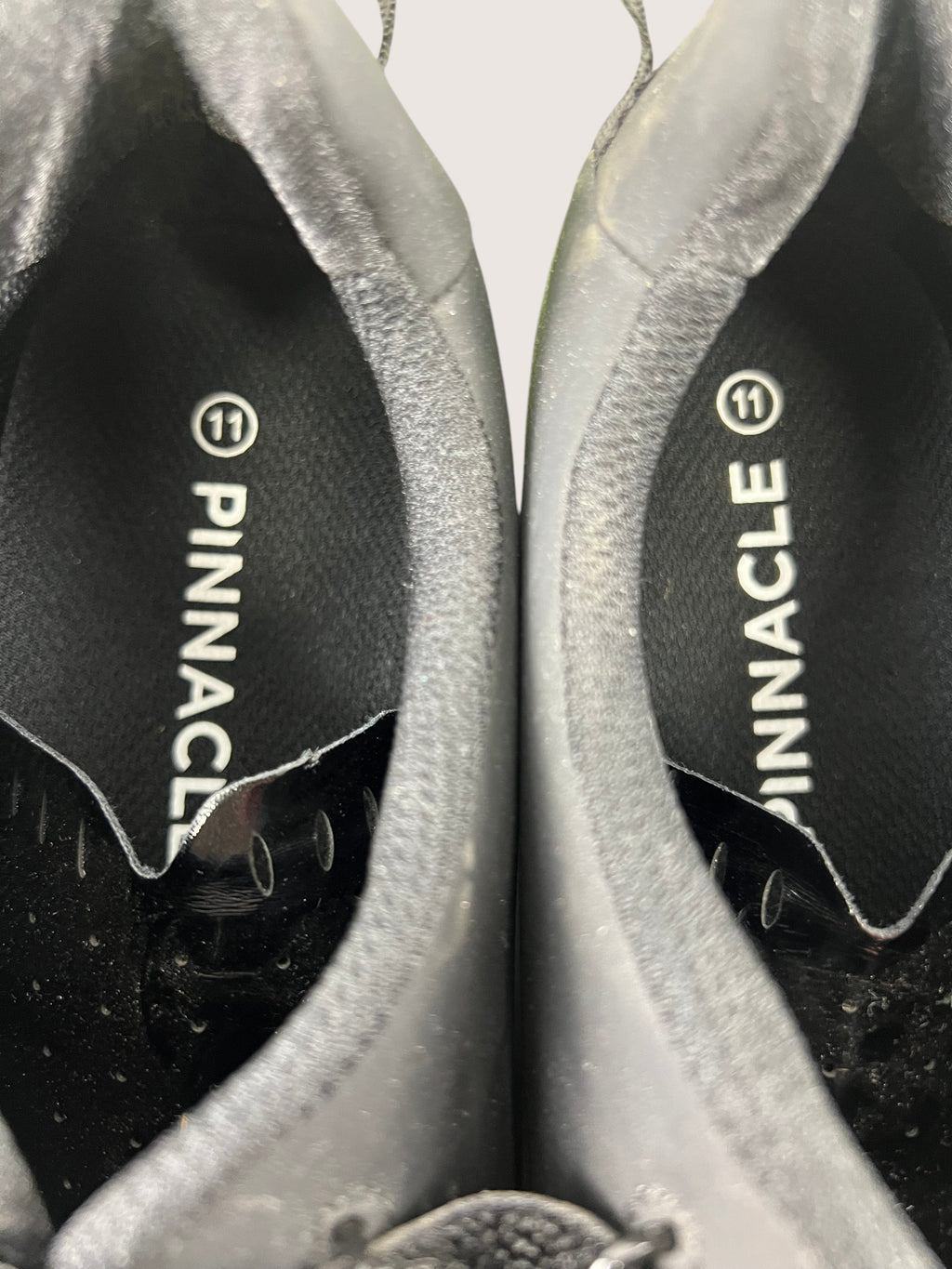 kitround Pinnacle black synthetic mountain bike cycling shoes with velcro straps and ventilation holes.