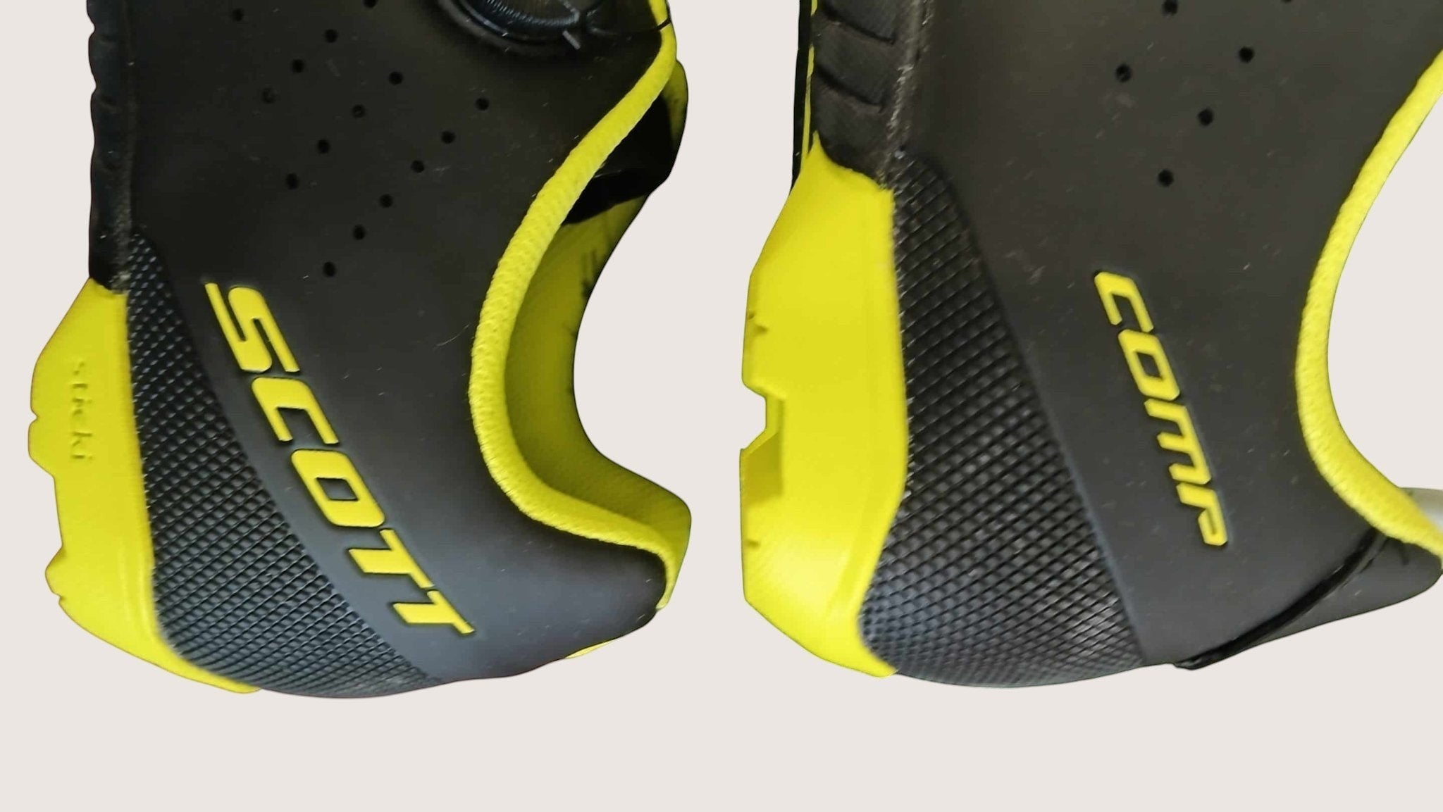 Scott MTB Comp Boa cycling shoes in matte black with yellow accents. Features Boa Fit System L6 and ventilation holes.