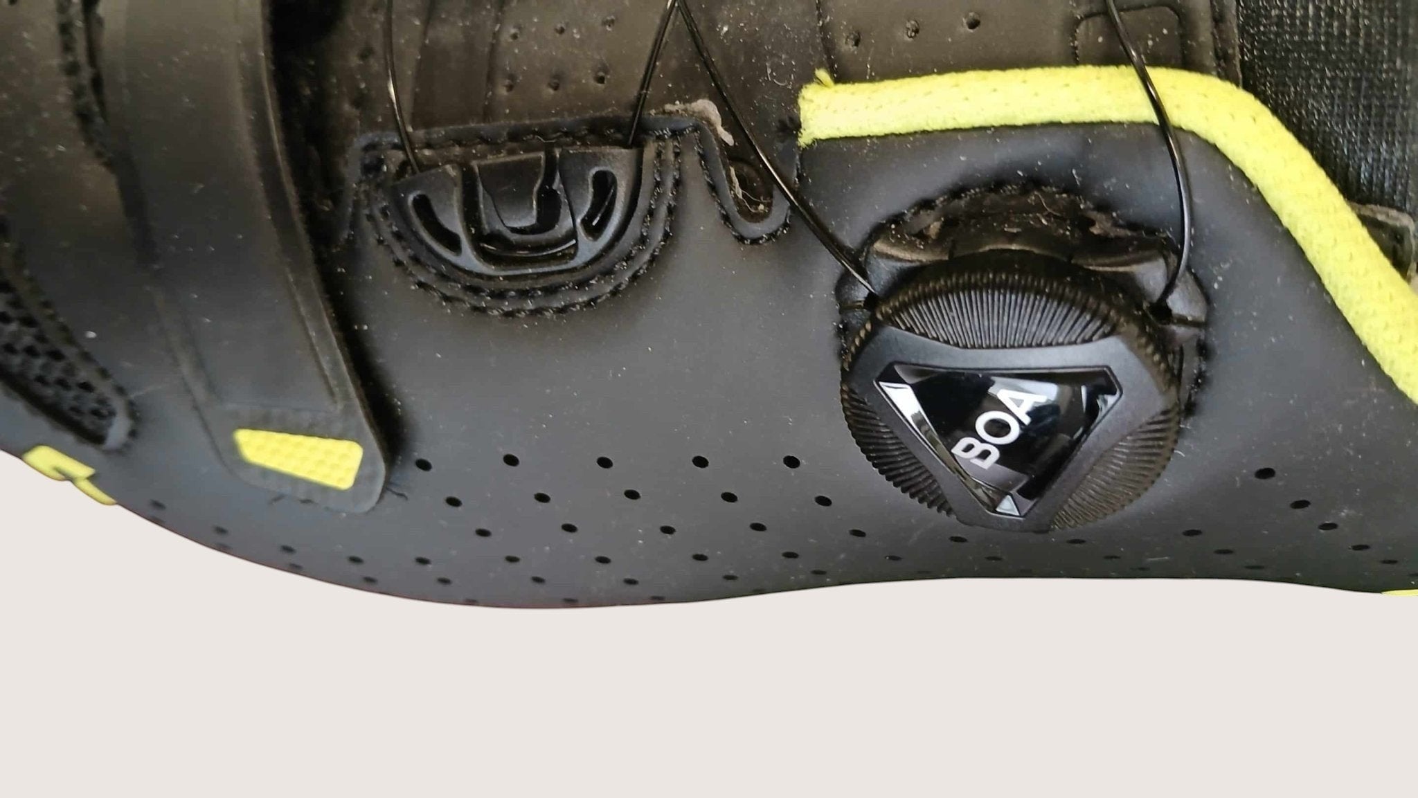 Scott MTB Comp Boa cycling shoes in matte black with sulphur yellow accents, featuring Boa Fit System L6 and ventilation holes.