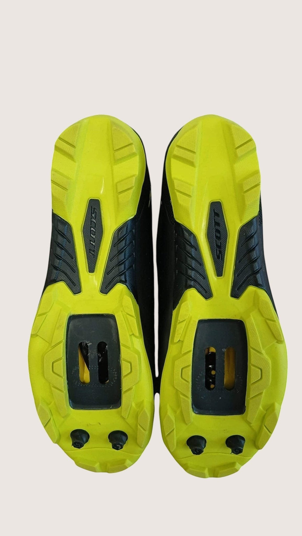 Scott cycling shoes, matt black with sulphur yellow soles and accents. Boa Fit System L6.