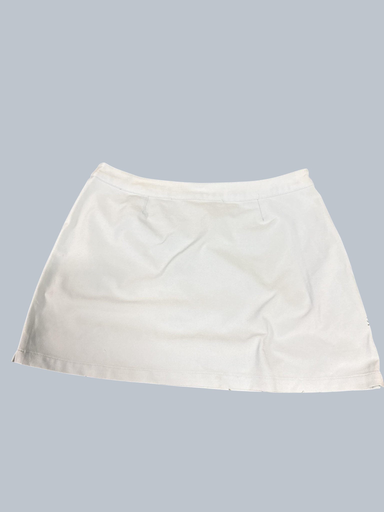 kitround women's medium blue tennis skirt with lightweight design for ease of movement.