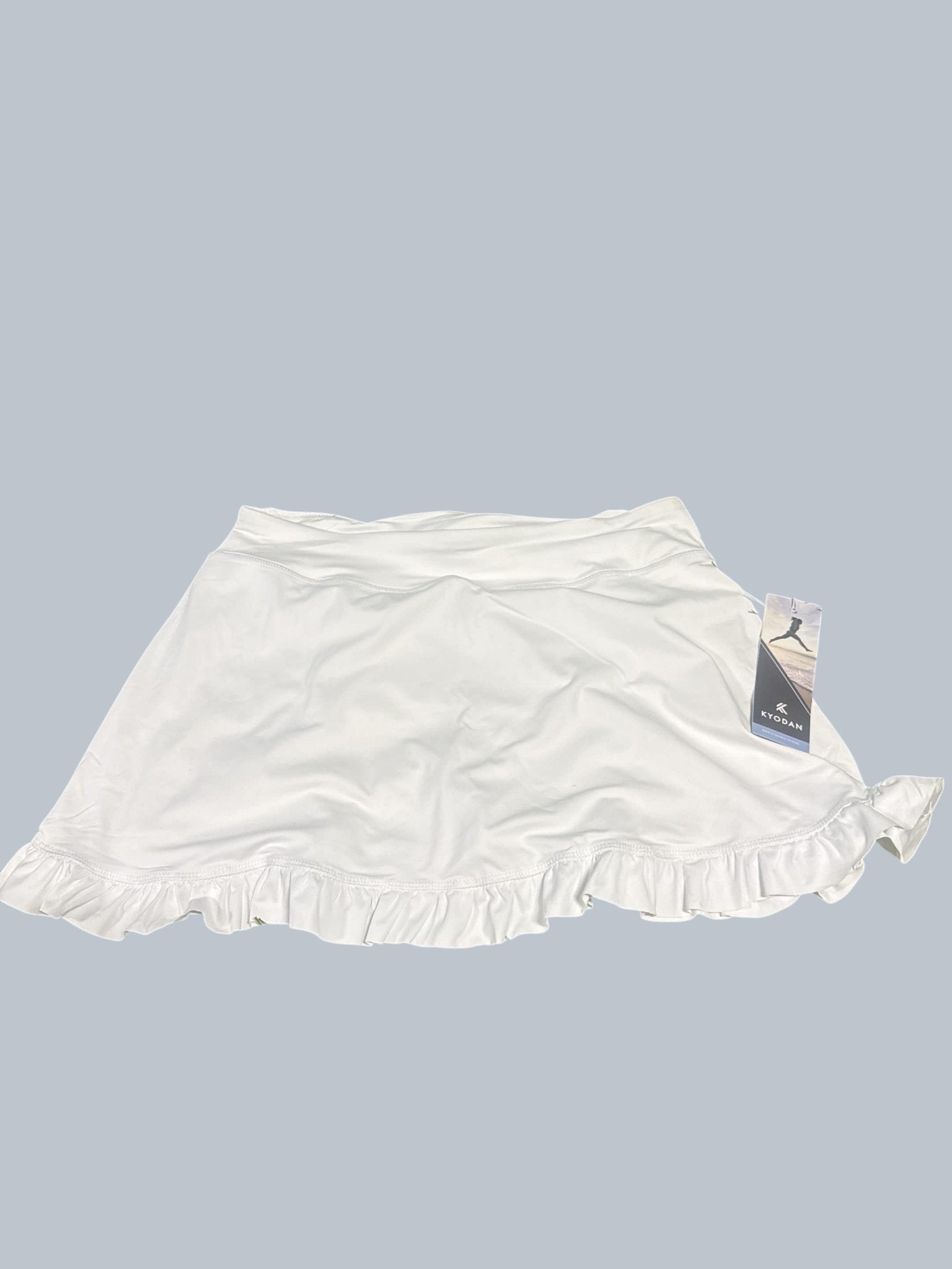Kyodan Women's white tennis skort with ruffle hem and elastic waistband. Medium size.