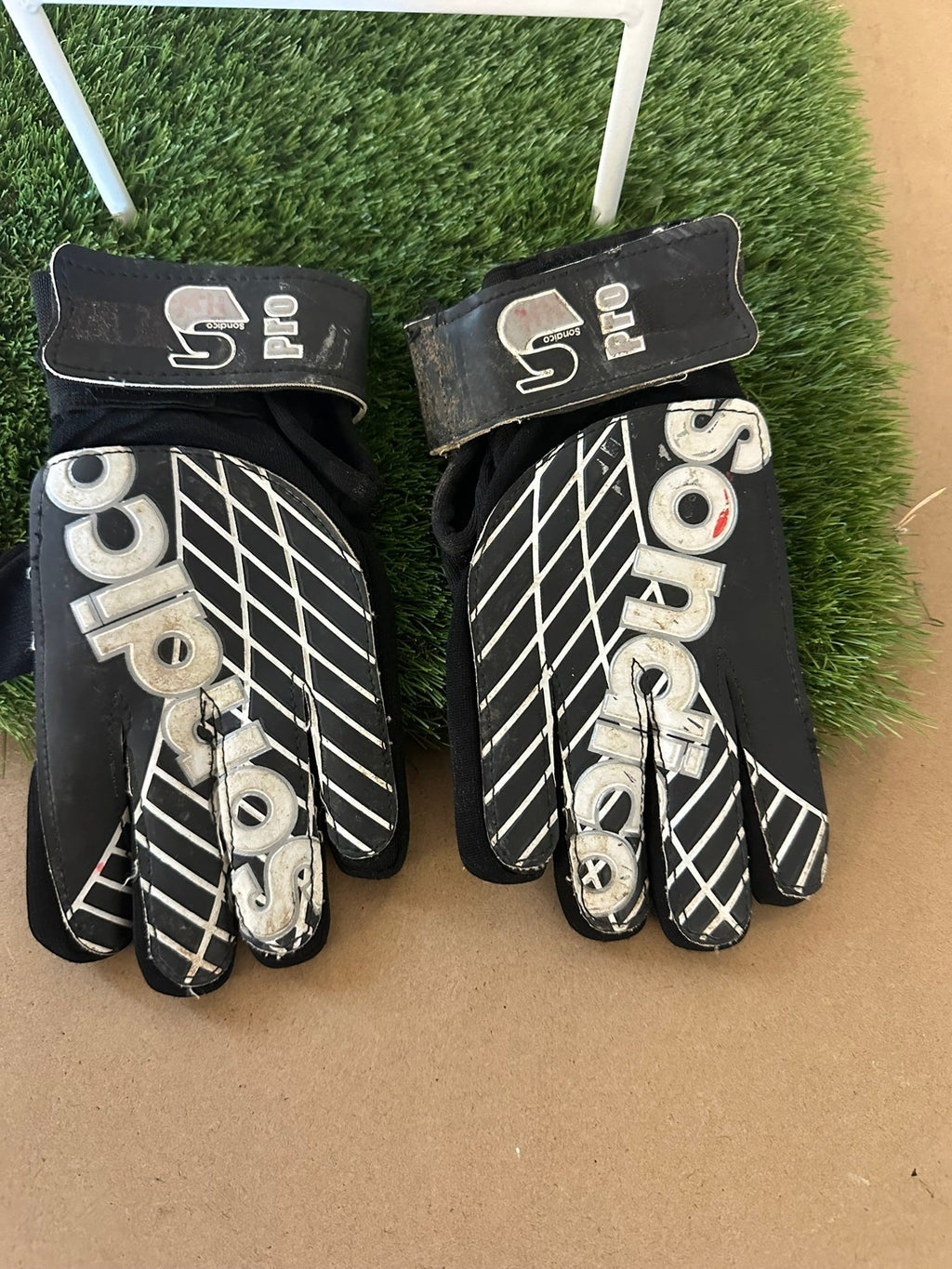 Large Boys Sondico Goalie Gloves - kitround kitround product