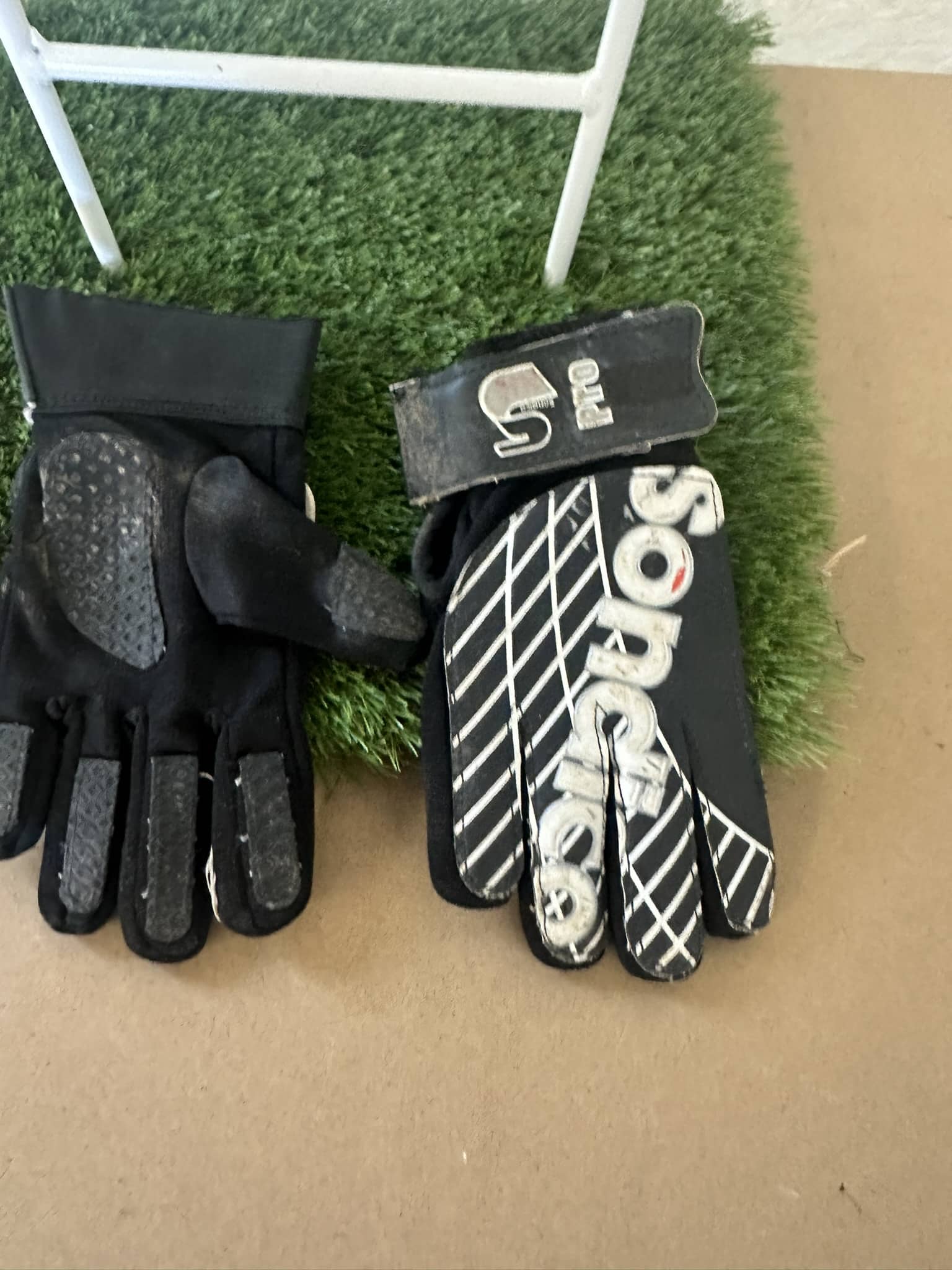 Large Boys Sondico Goalie Gloves - kitround kitround product