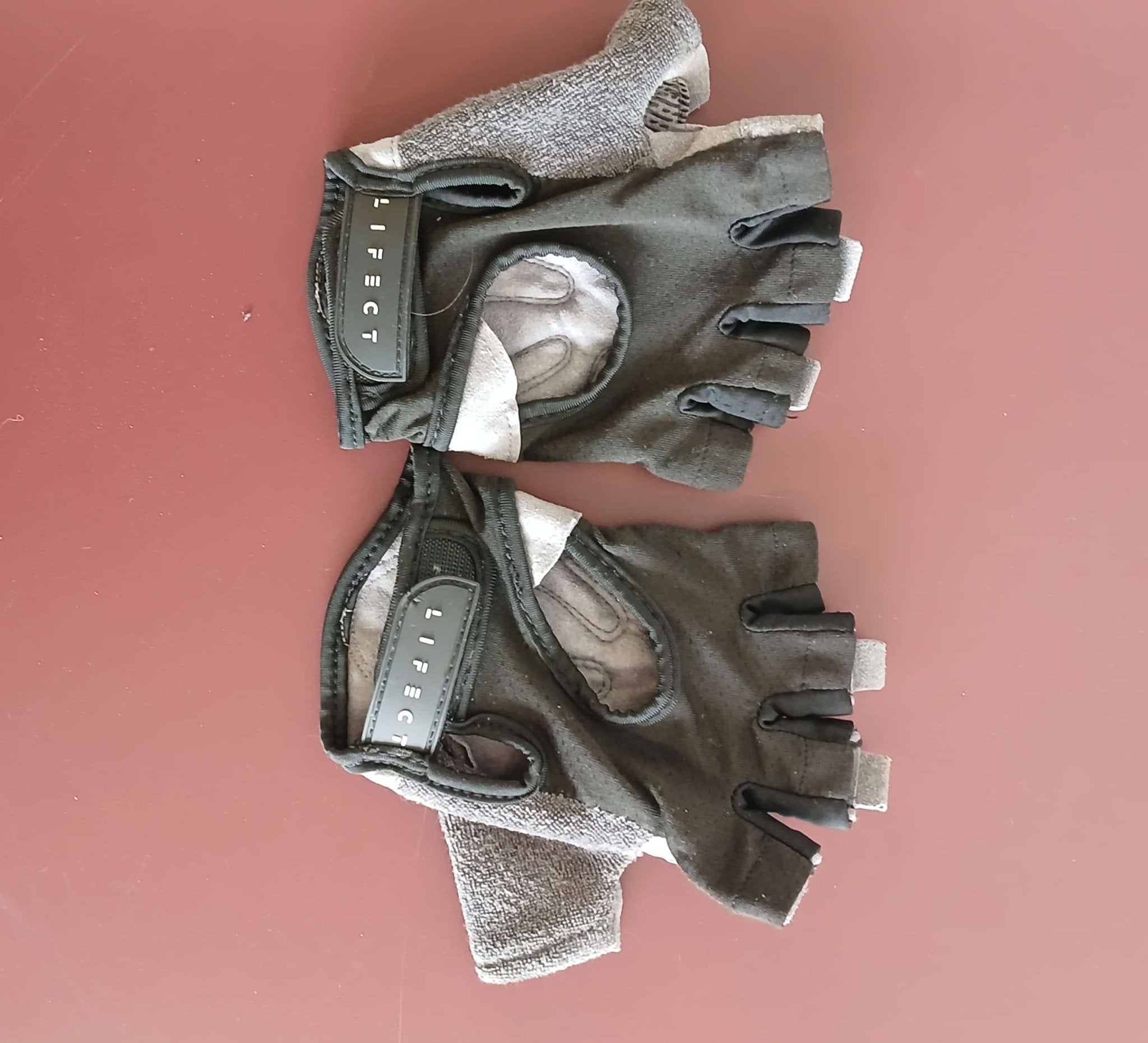 Life CT Grey Workout Gloves - kitround kitround product