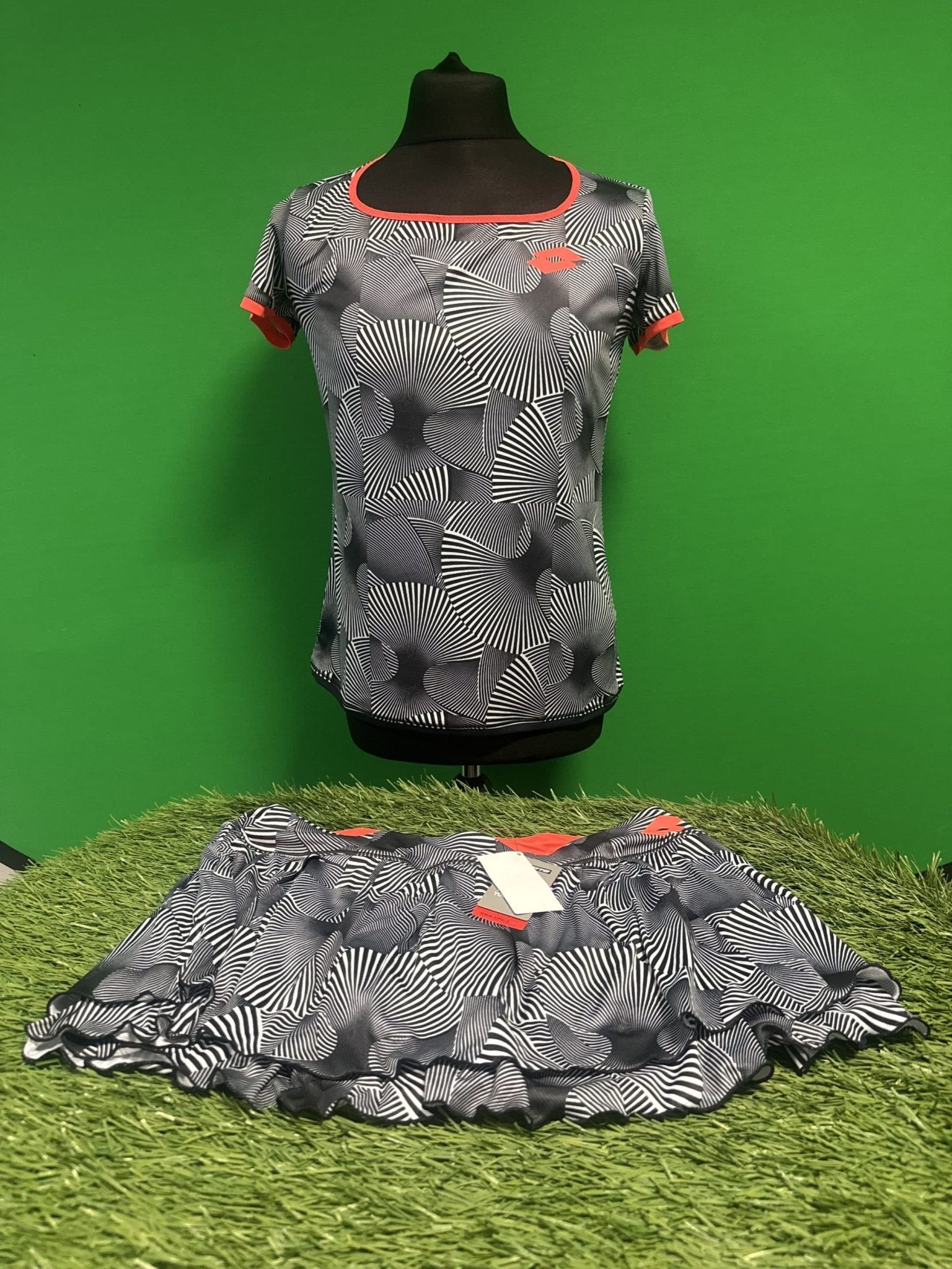 Lotto Women's Tennis Top and Skirt Set - kitround kitround product
