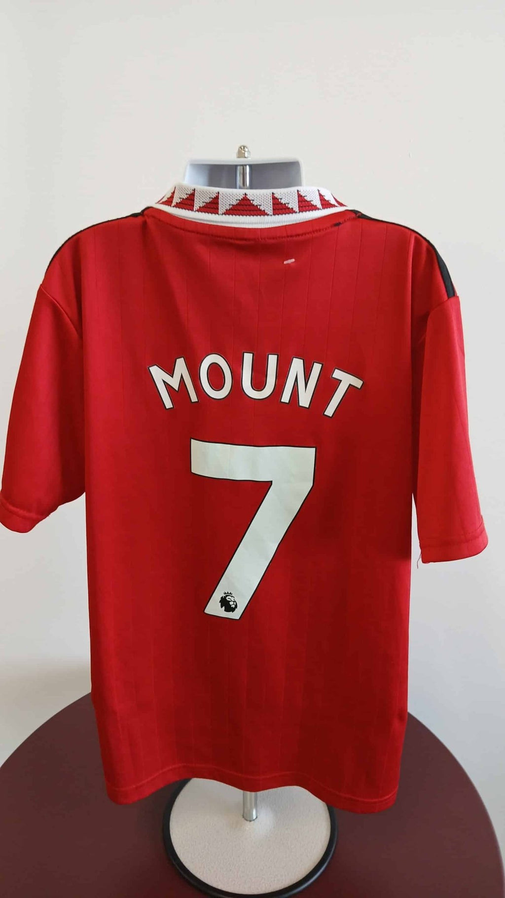 Manchester United Football Shirt with 'Mount' and Number 7 on Reverse - kitround kitround product