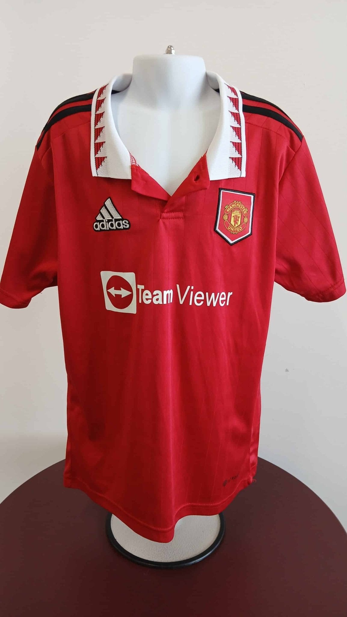 Manchester United Football Shirt with 'Mount' and Number 7 on Reverse - kitround kitround product