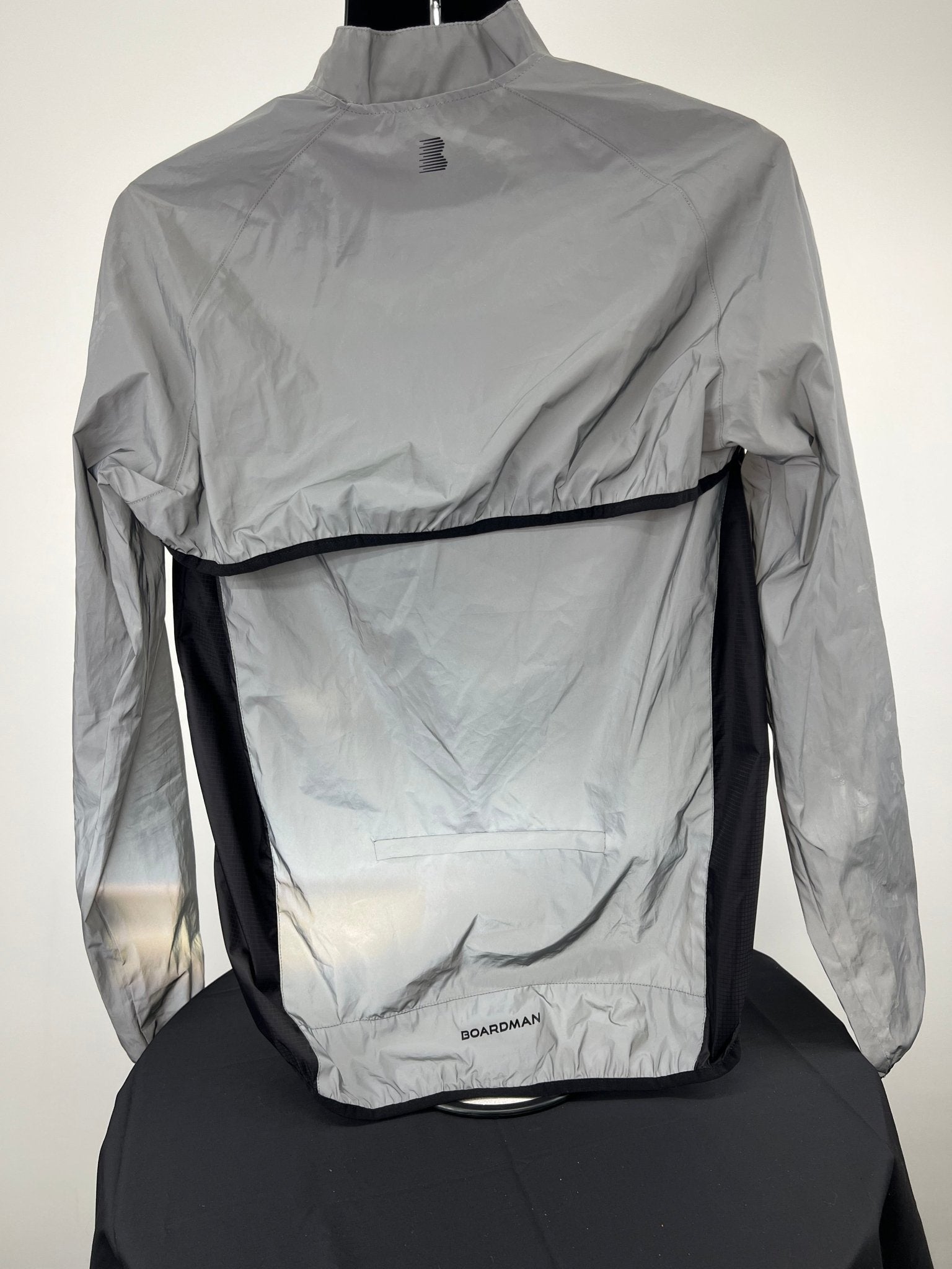 Back view of Men’s Boardman grey reflective cycling jacket in size large
