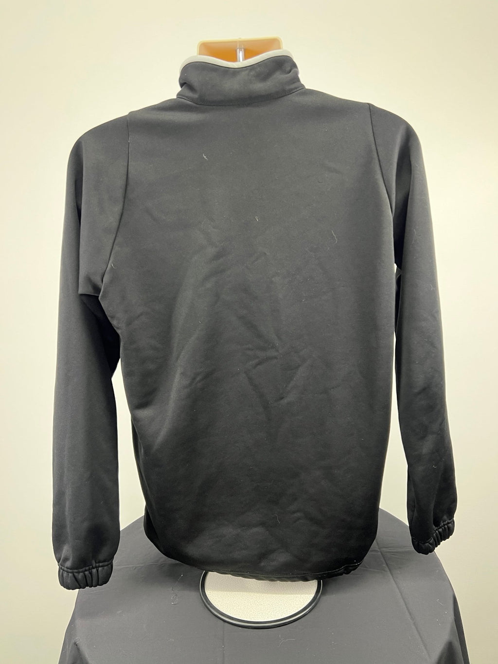 Back view of men’s black Volleyball England 1/2 zip training top showing plain design with elasticated cuffs