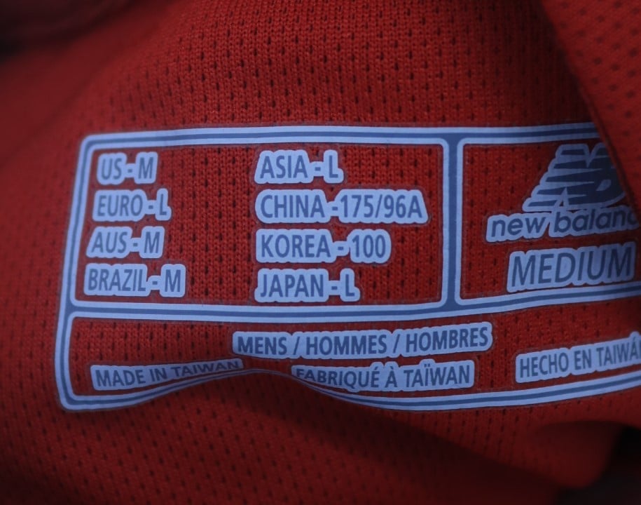 Men's New Balance Lightning Dry 1/4 Zip Long Sleeved Sports Top - kitround kitround product