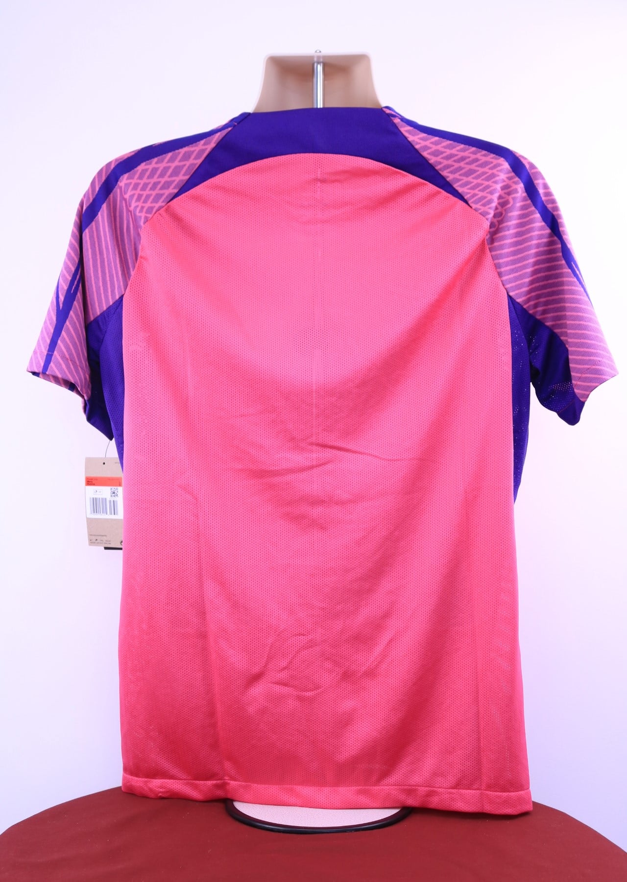 Men's Nike Slim Fit T-Shirt/Football Top - kitround Youth Sport Trust product