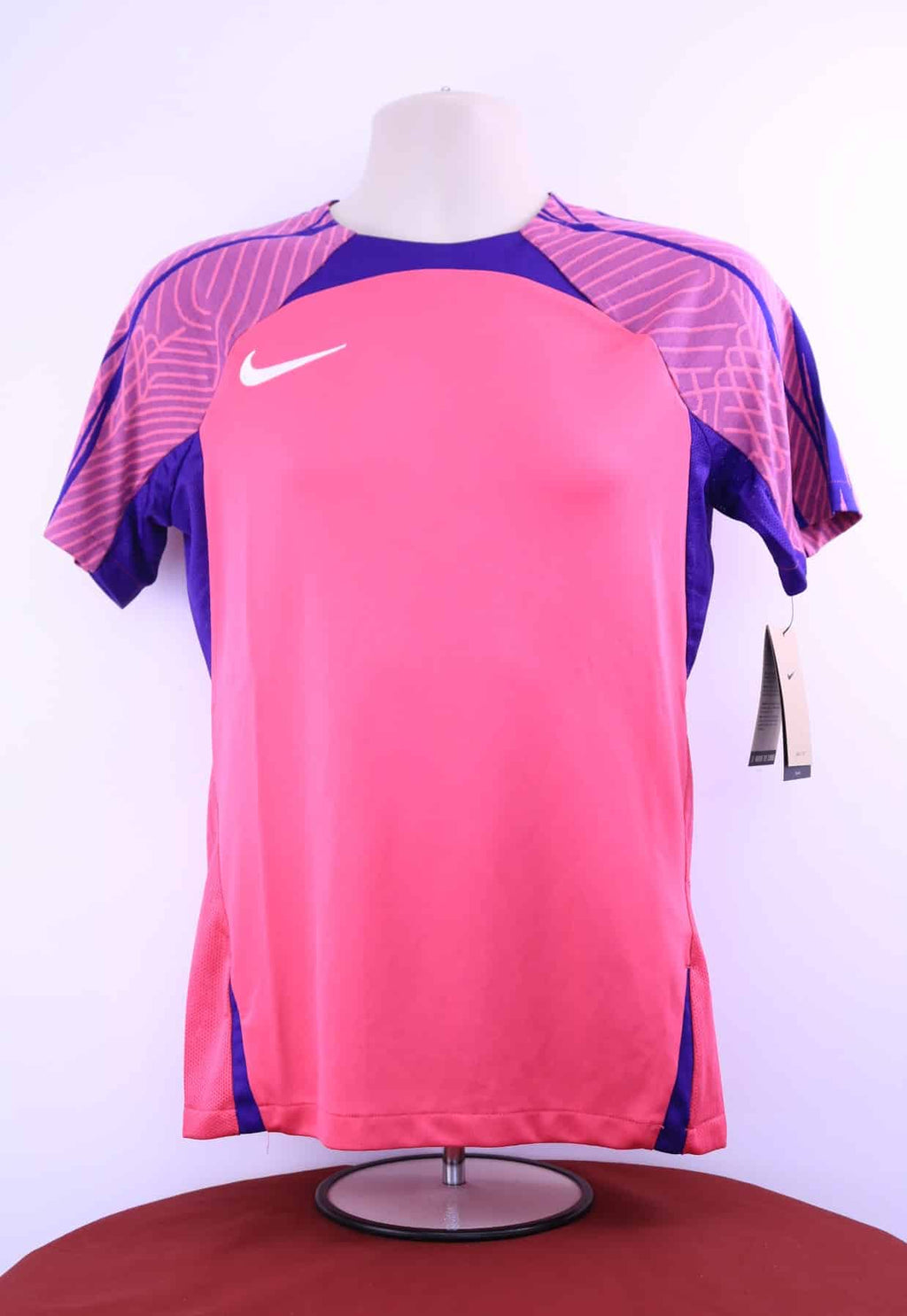 Men's Nike Slim Fit T-Shirt/Football Top - kitround Youth Sport Trust product