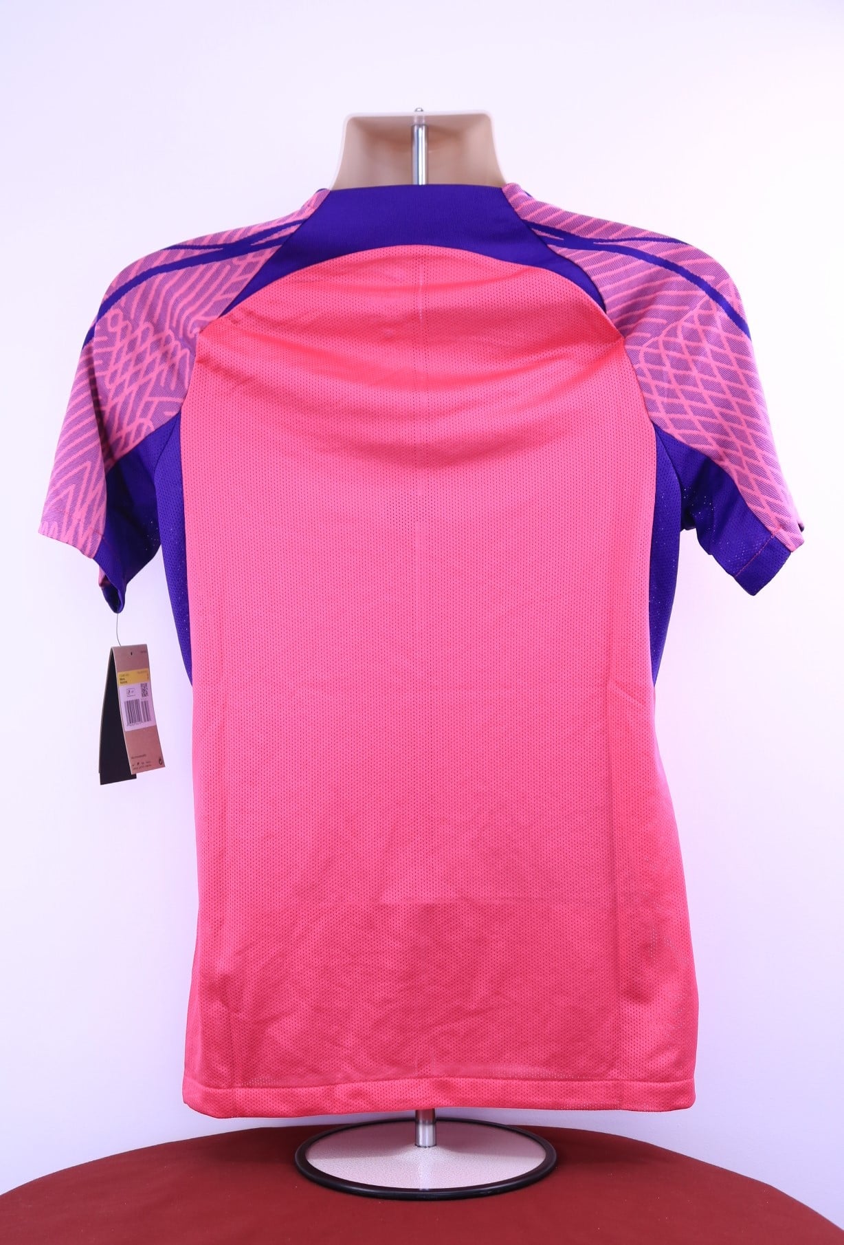 Men's Nike Slim Fit T-Shirt/Football Top - kitround Youth Sport Trust product