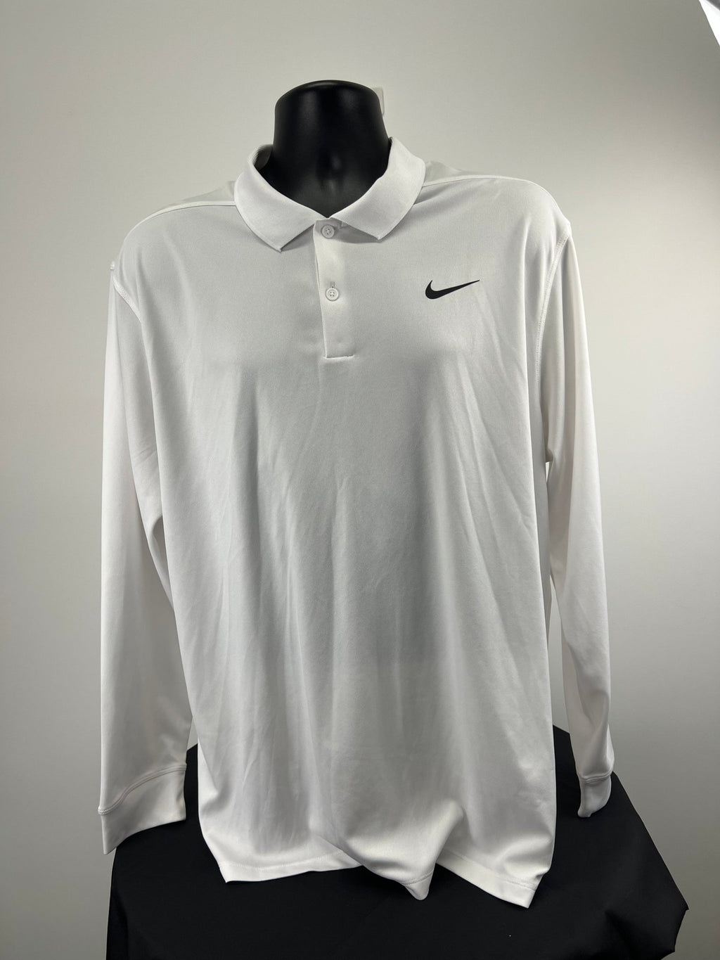 Front view of men’s white Nike long sleeve polo size XL