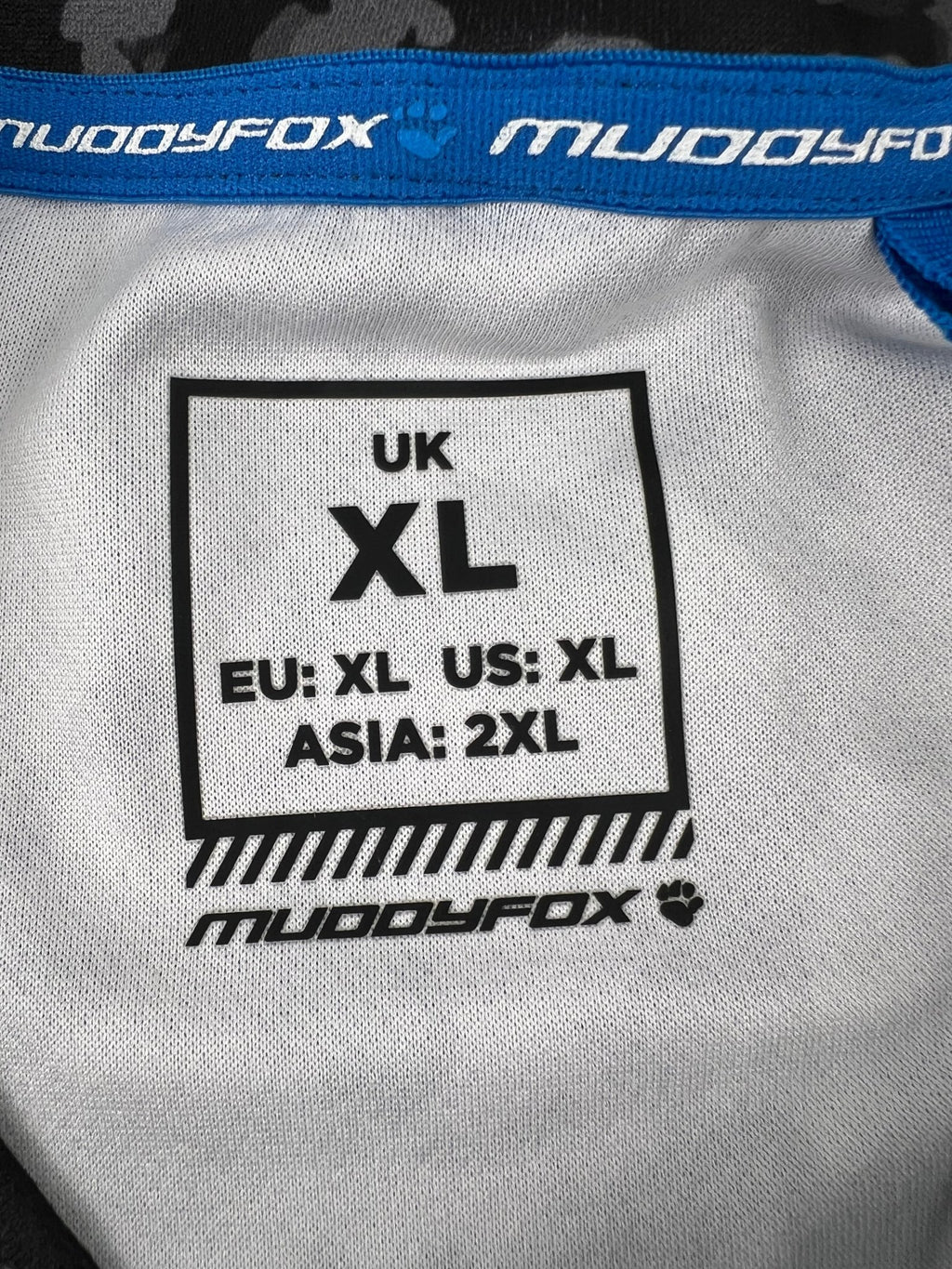 Size label and collar detail of Muddy Fox XL long sleeve top