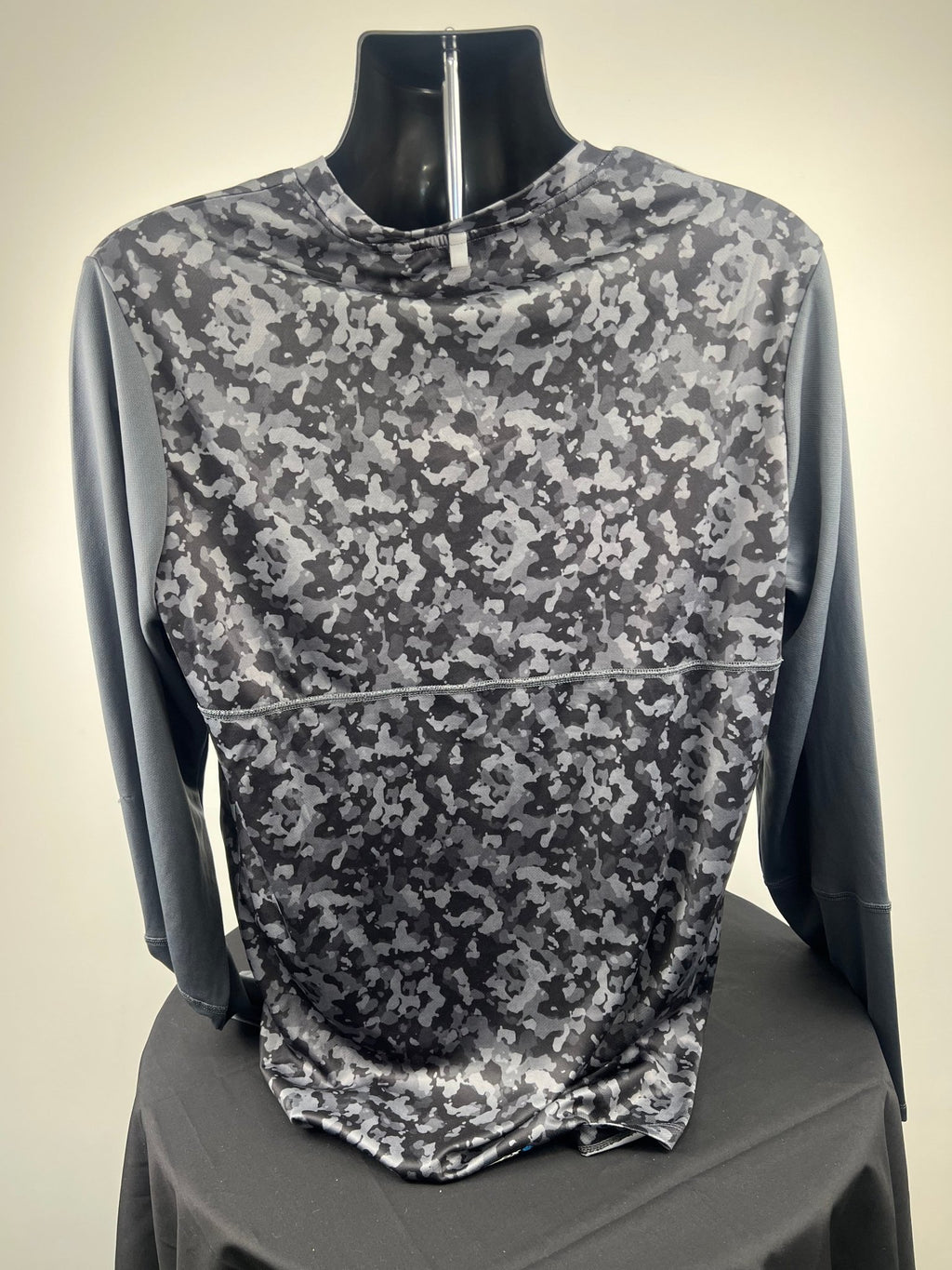 Back view of Muddy Fox XL long sleeve camouflage top