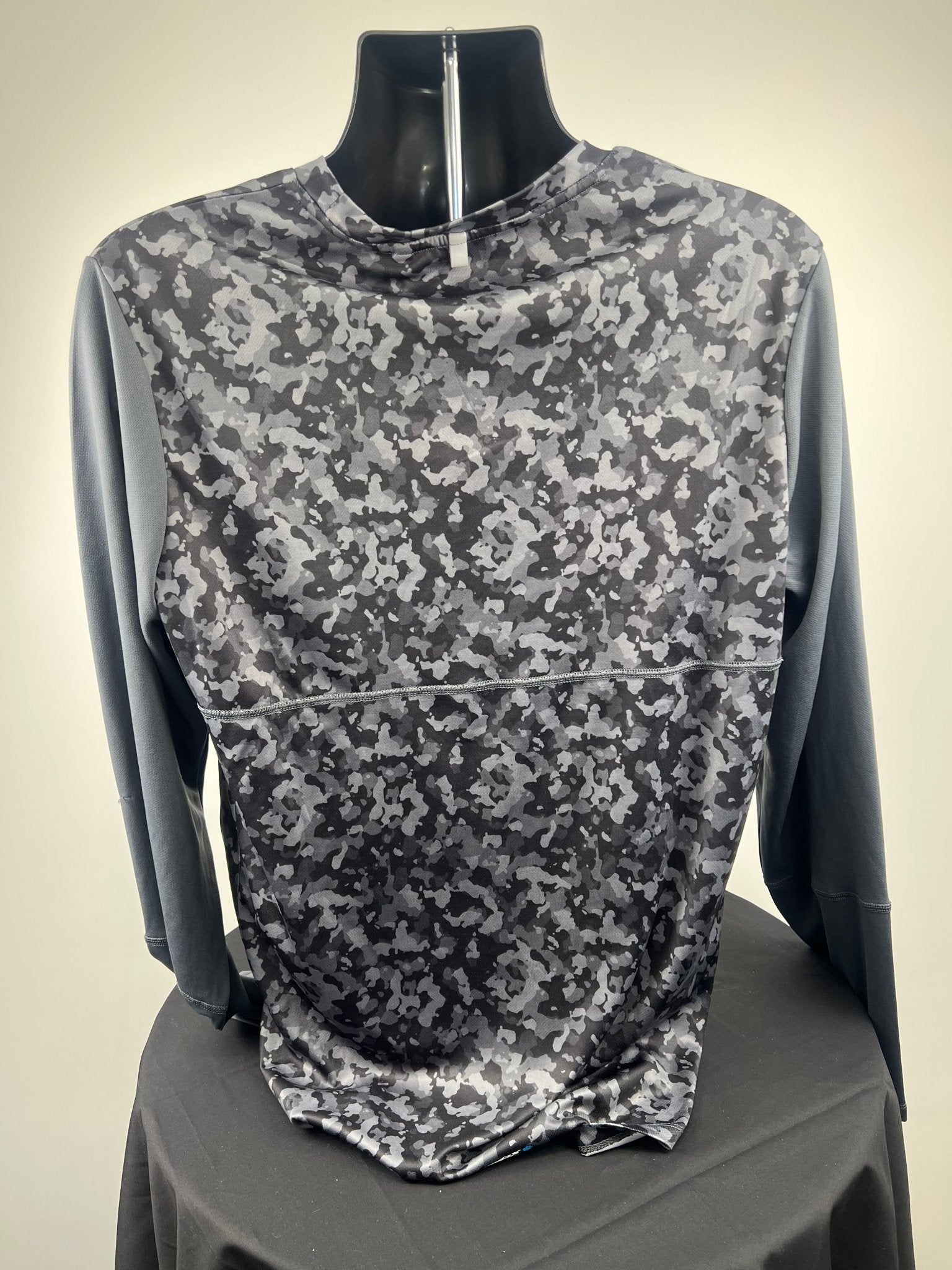 Back view of Muddy Fox XL long sleeve camouflage top