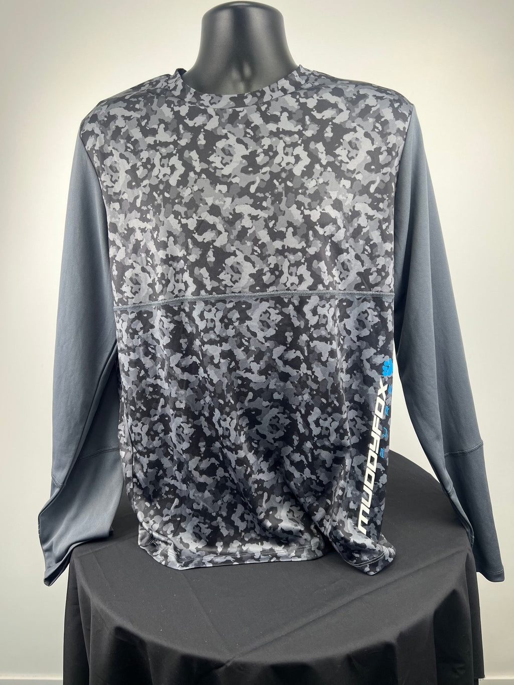 Front view of Muddy Fox XL long sleeve camouflage top