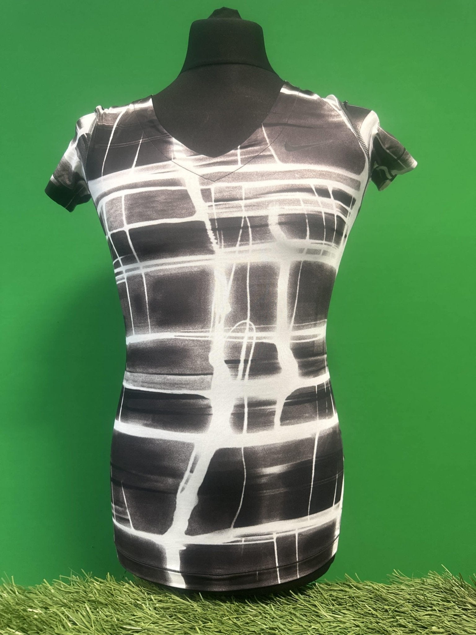 Nike Black and White Patterned T-Shirt - kitround kitround product