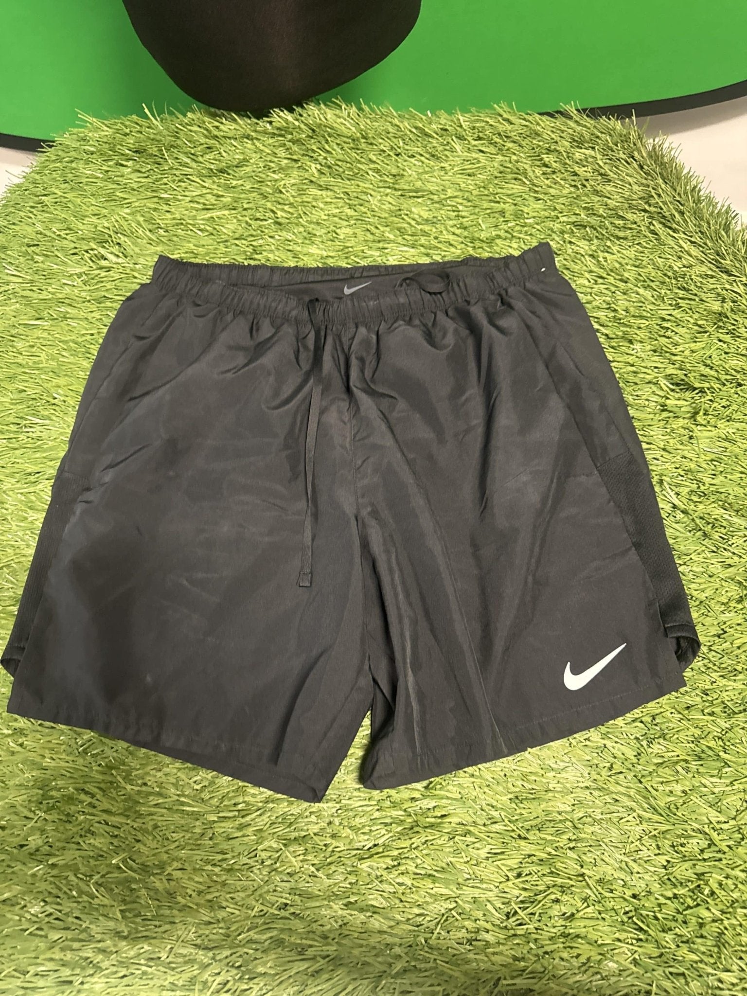 Nike Black Athletic Shorts - kitround kitround product
