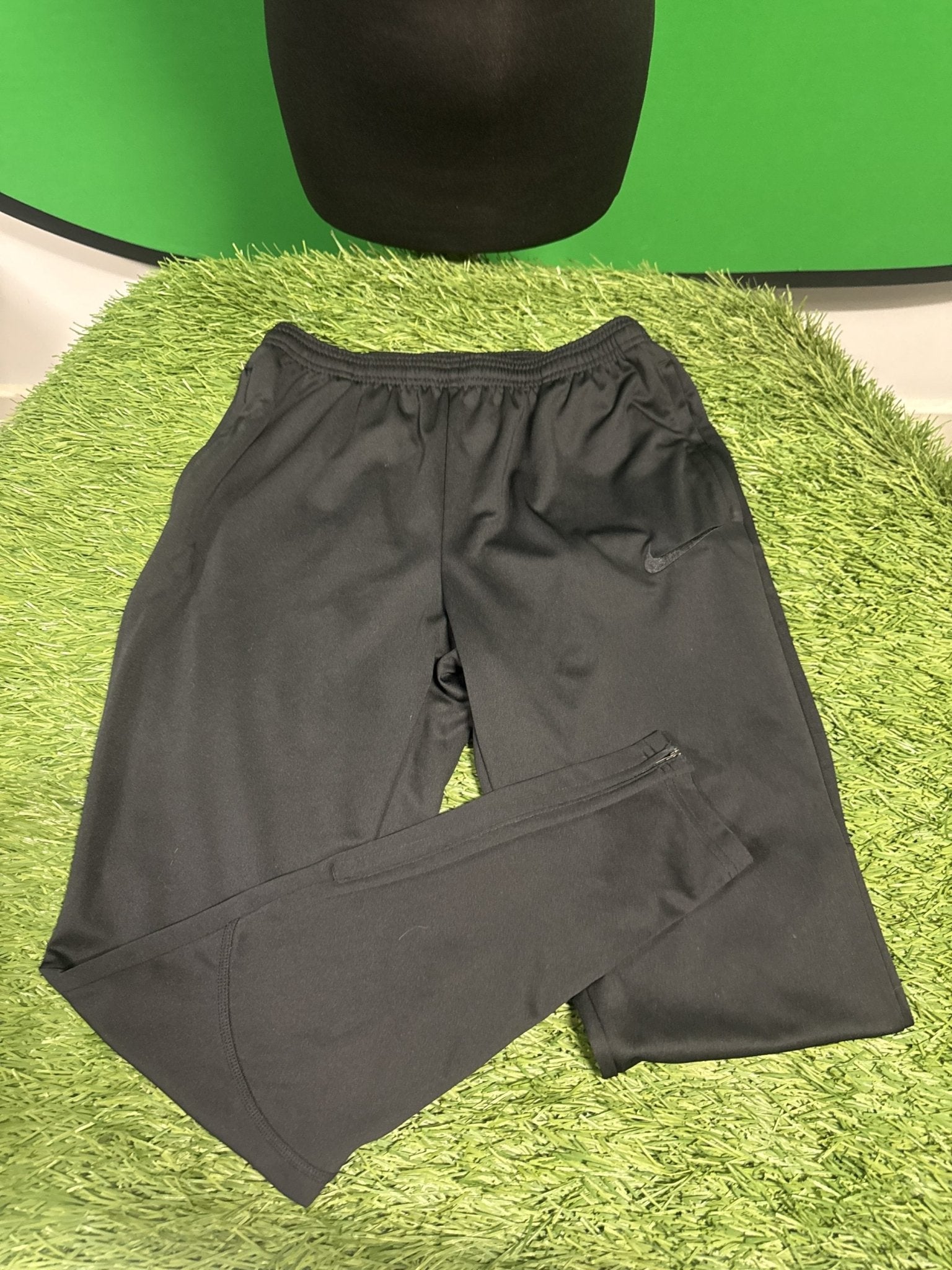 Nike Black Tracksuit Bottoms - kitround kitround product