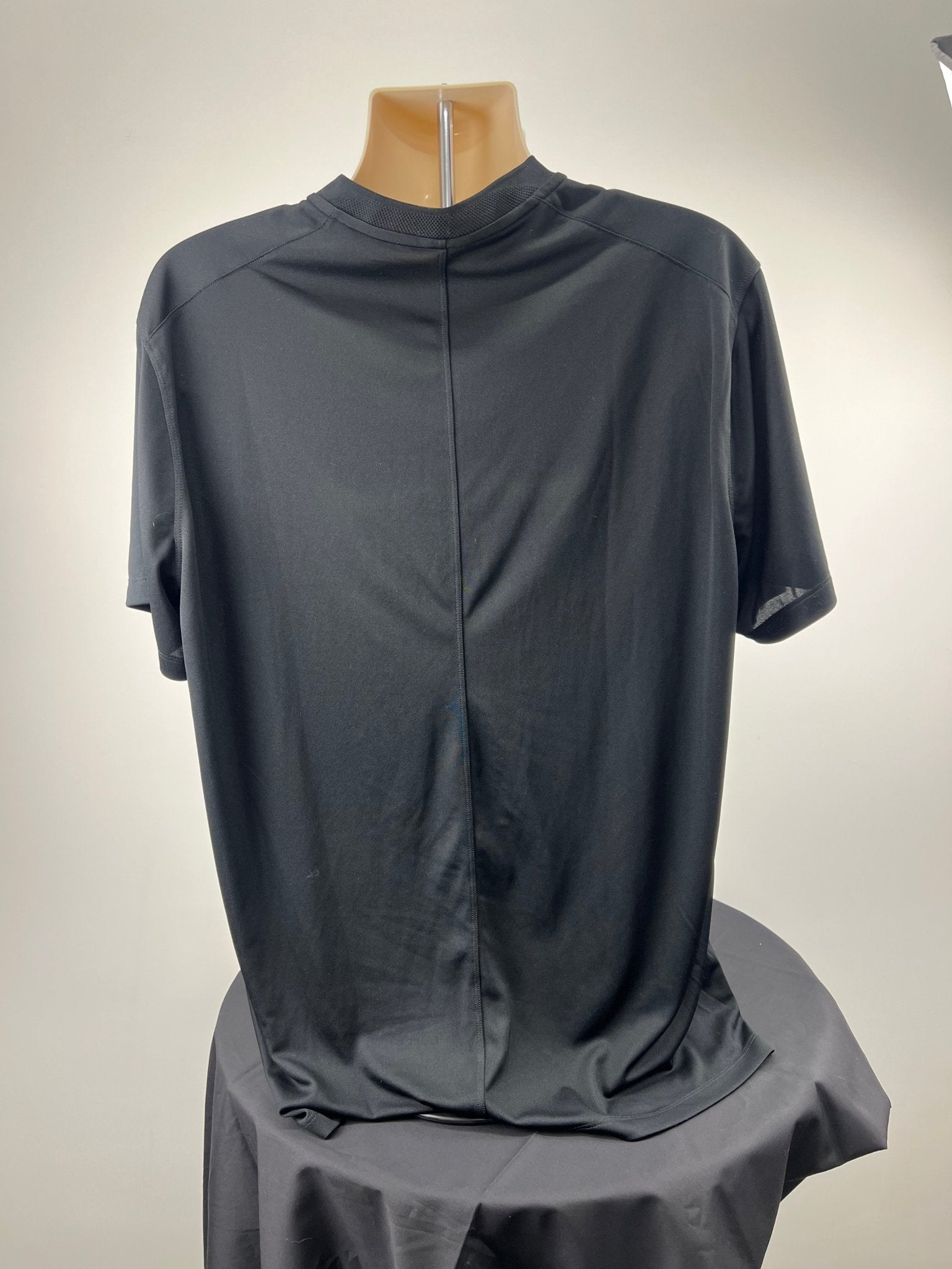Back view of black Nike Dri-FIT top in size XL