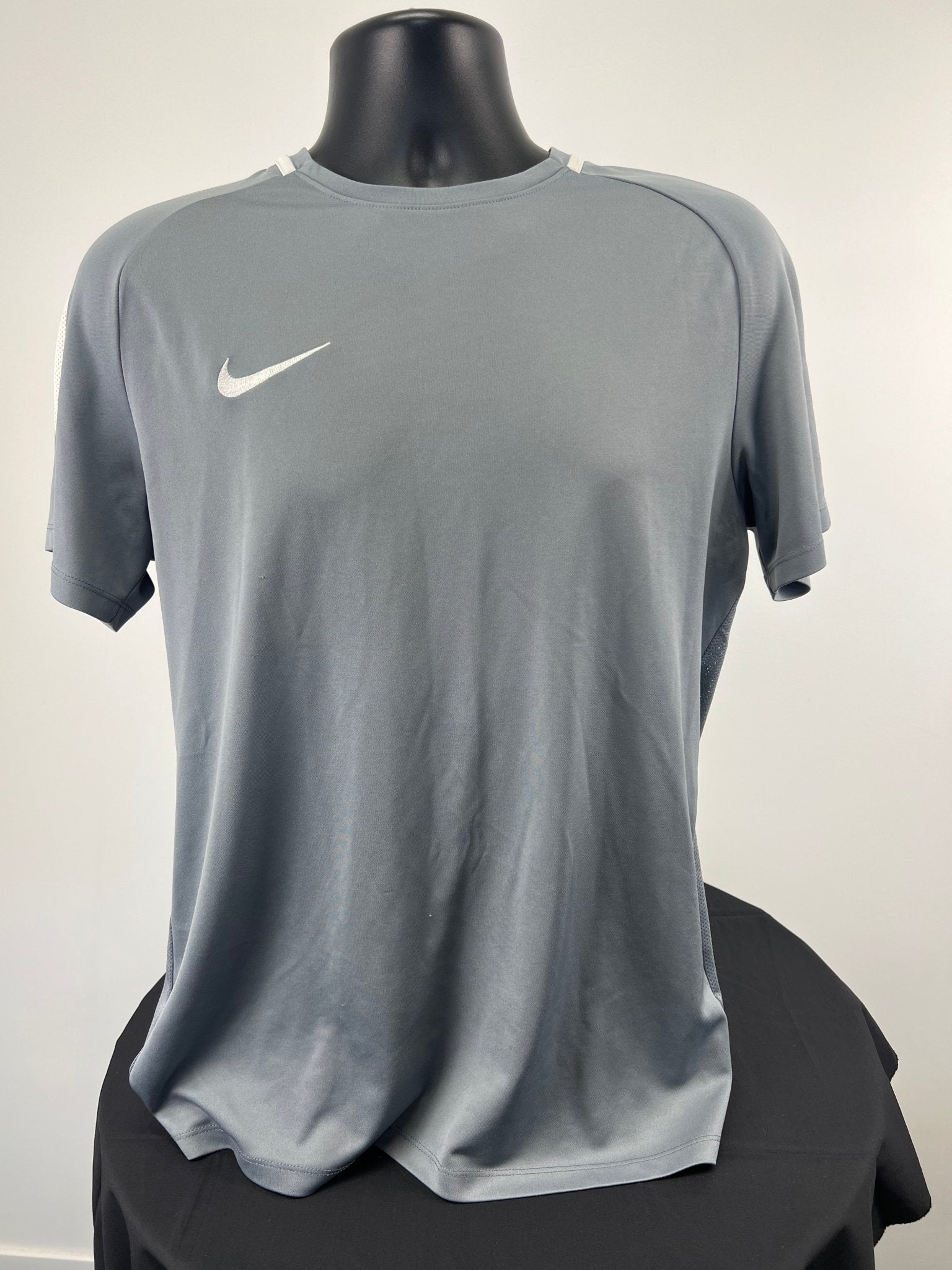 Front view of Nike Dri-FIT grey and white t-shirt size large