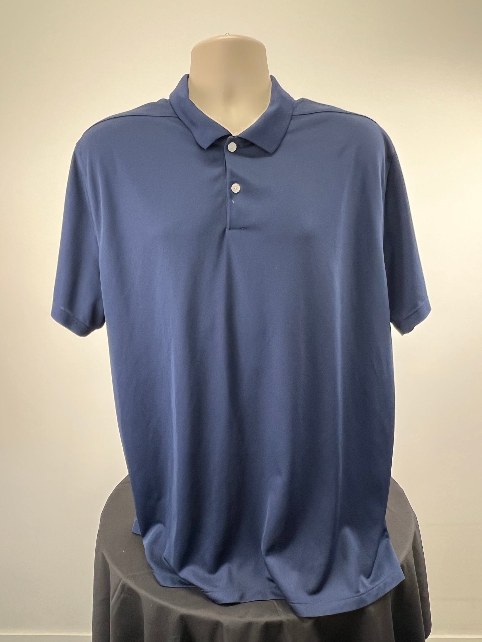 Front view of navy blue Nike short sleeve Dri-FIT polo shirt XL on mannequin