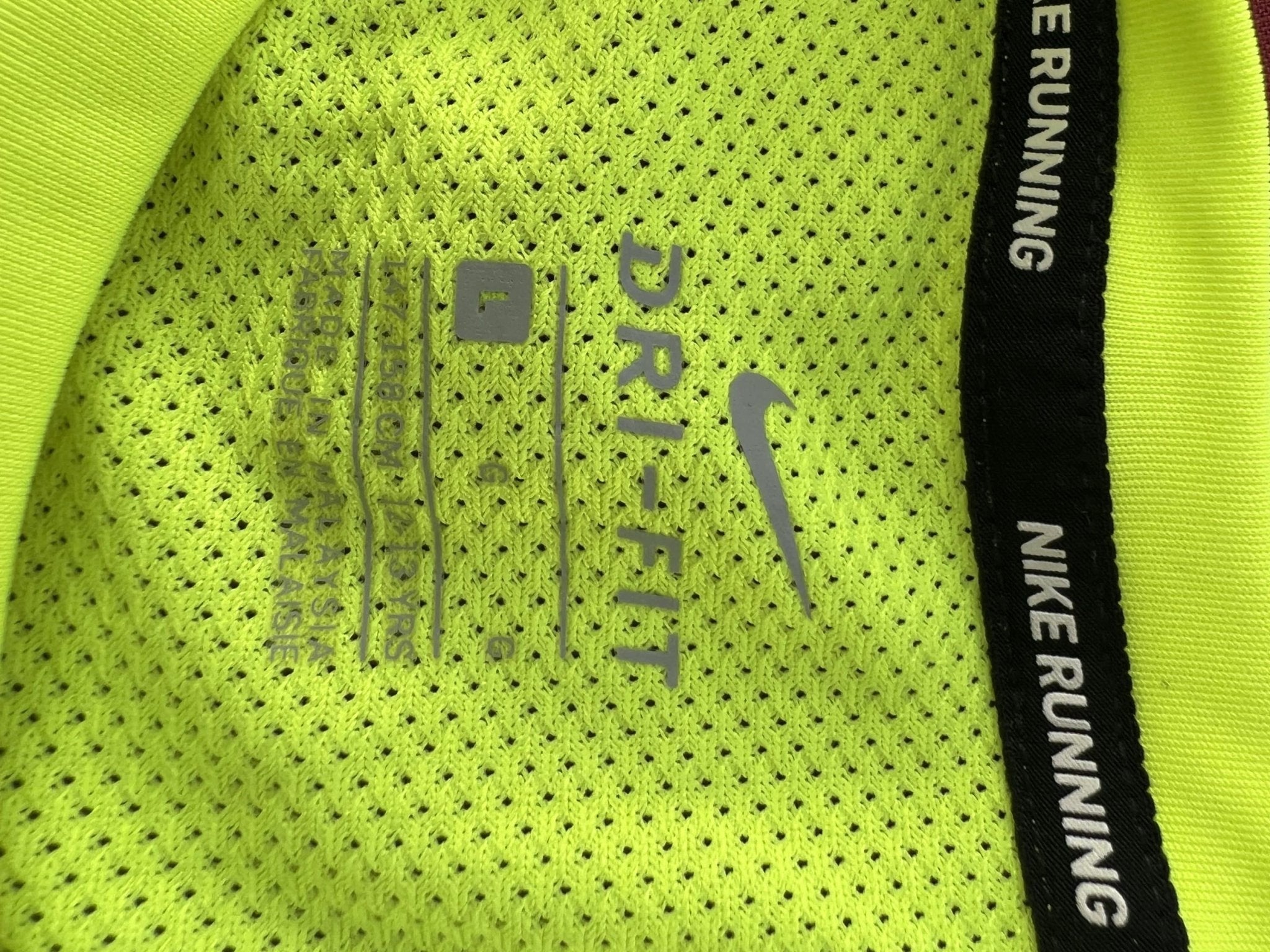 Nike Running T-Shirt Neon Yellow Youth size 12 - 13 yrs - kitround kitround product