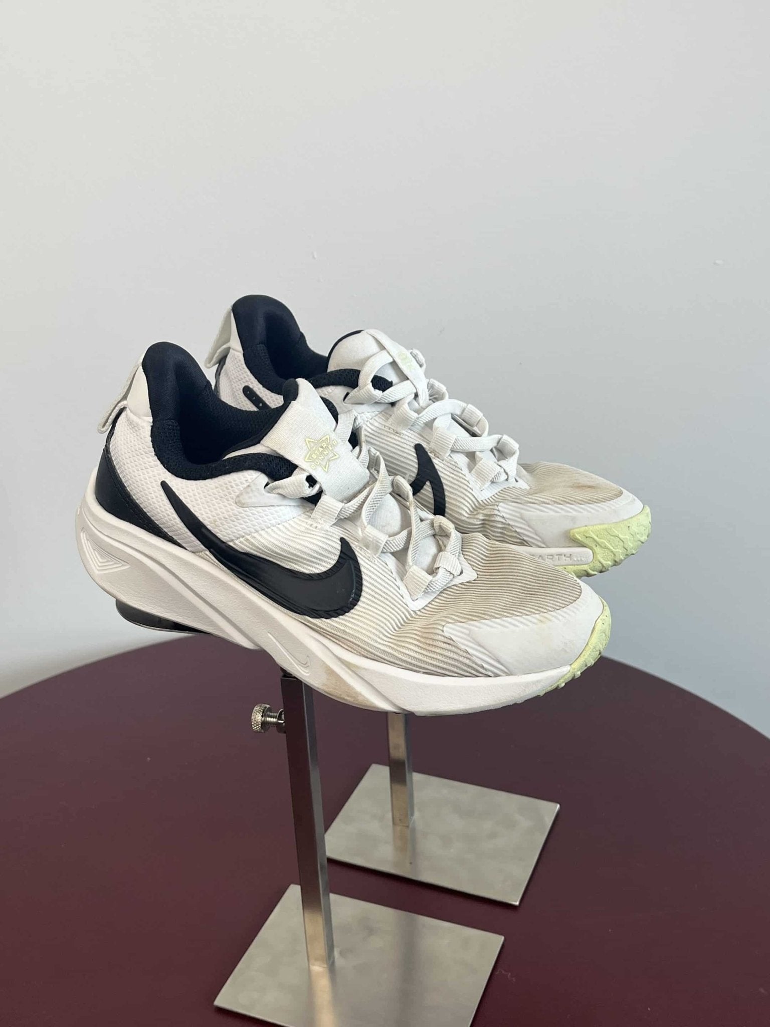 Nike Running Trainers - White and Black - kitround kitround product
