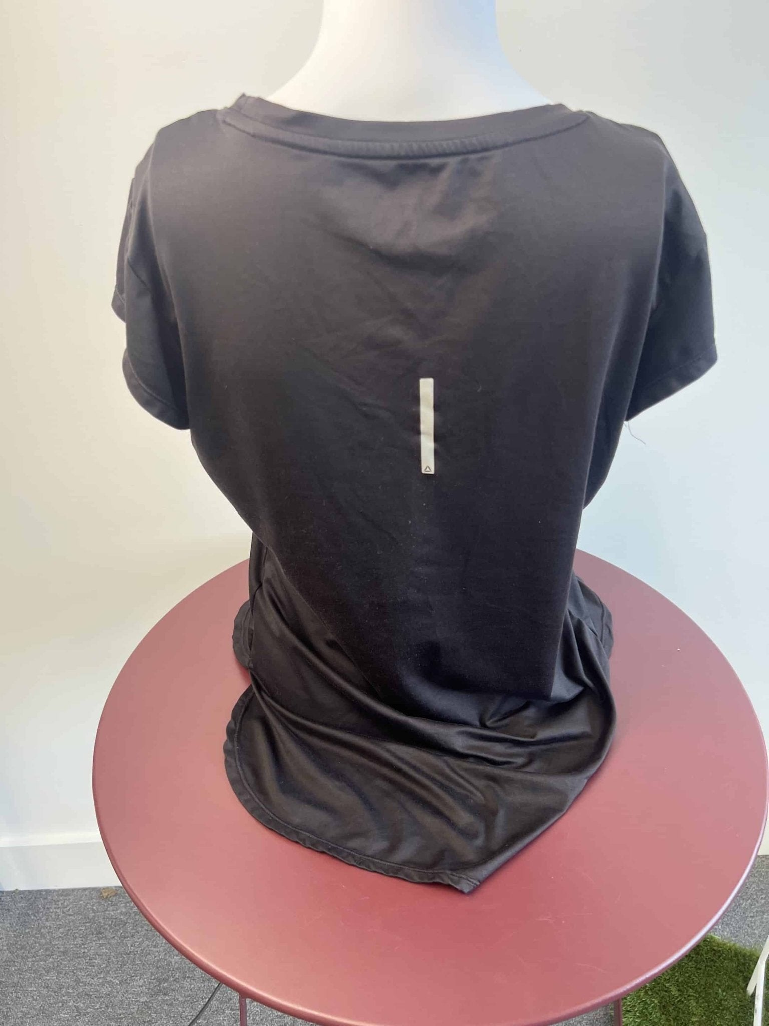 Reebok Women's Black T-Shirt - kitround kitround product