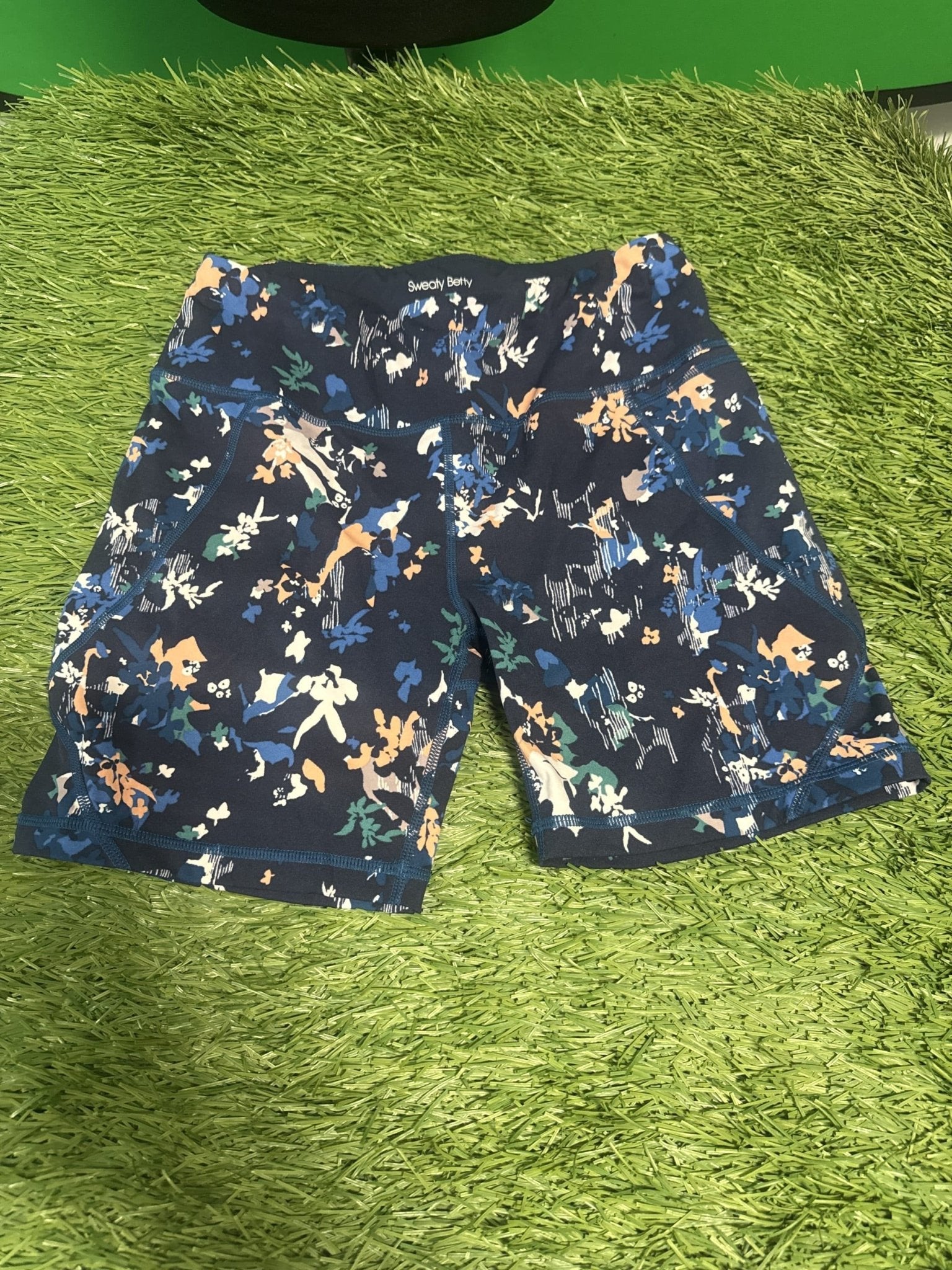 Sweaty Betty Floral Pattern shorts - kitround kitround product
