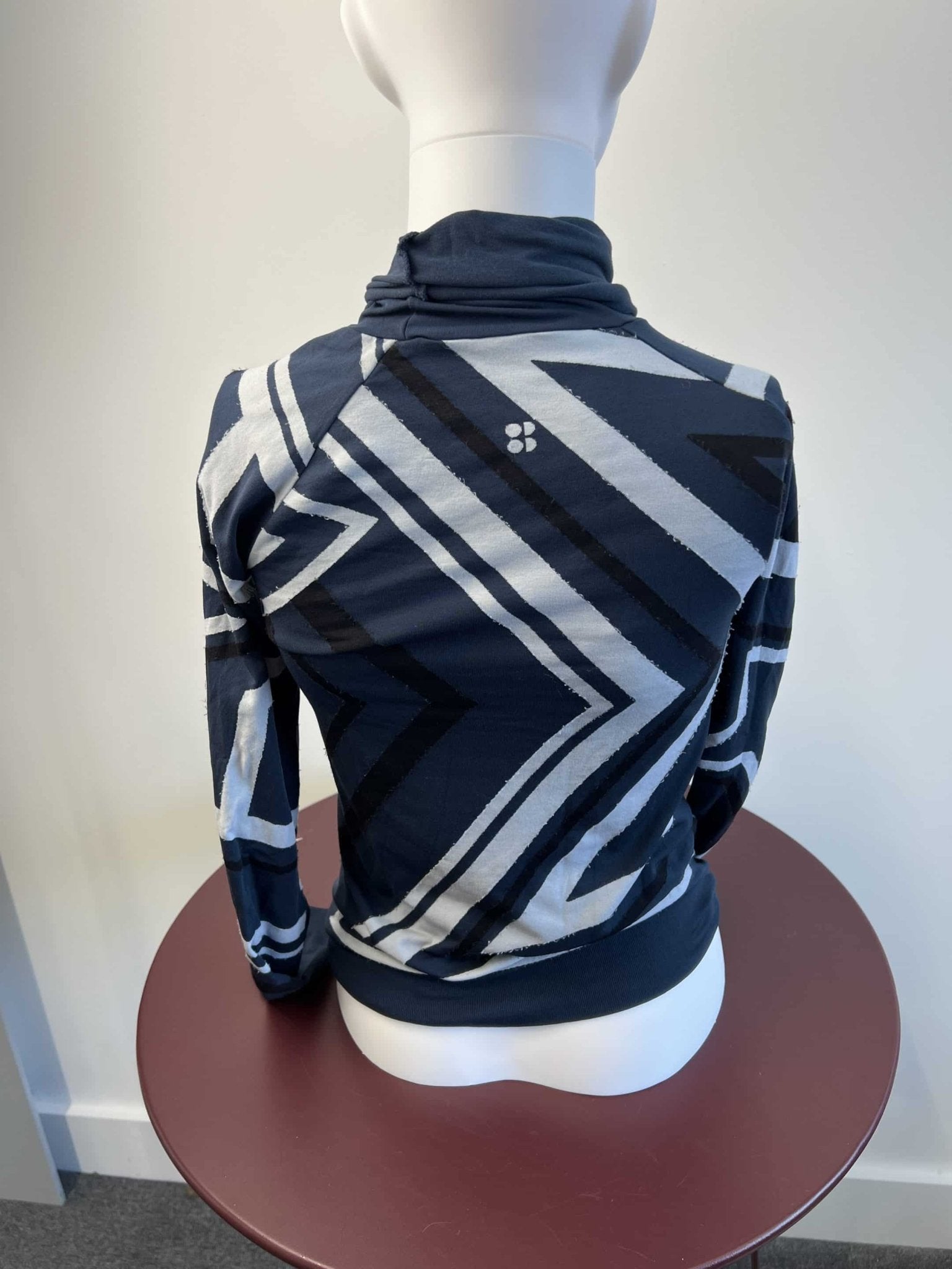 Sweaty Betty Long Sleeved Top - kitround kitround product