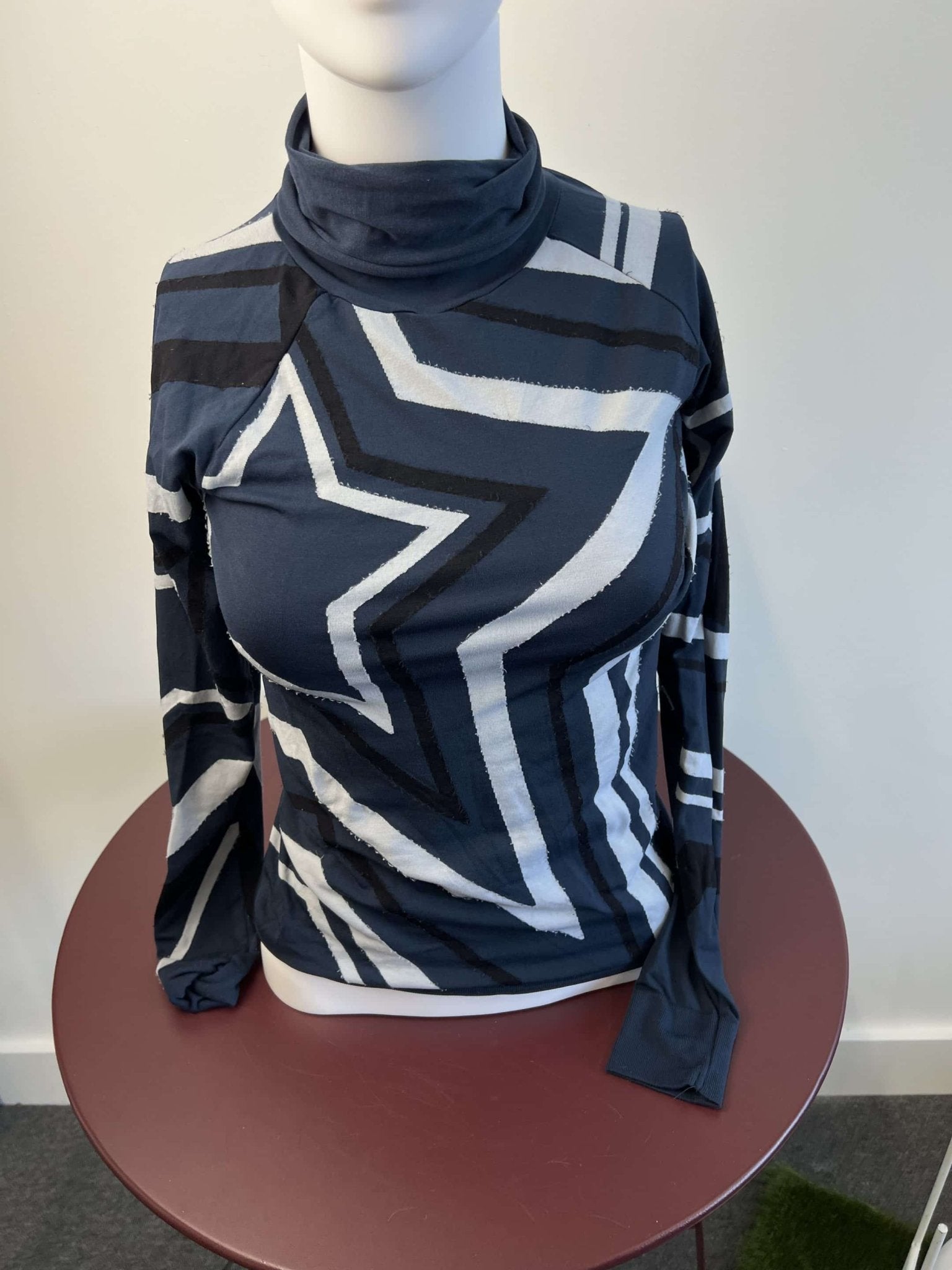 Sweaty Betty Long Sleeved Top - kitround kitround product