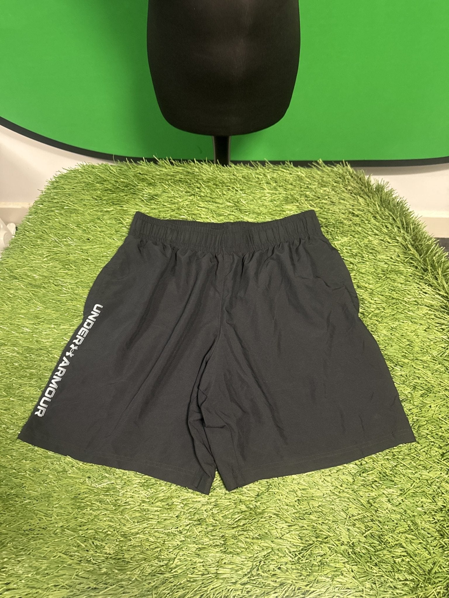 Under Armour Black Athletic Shorts - kitround kitround product