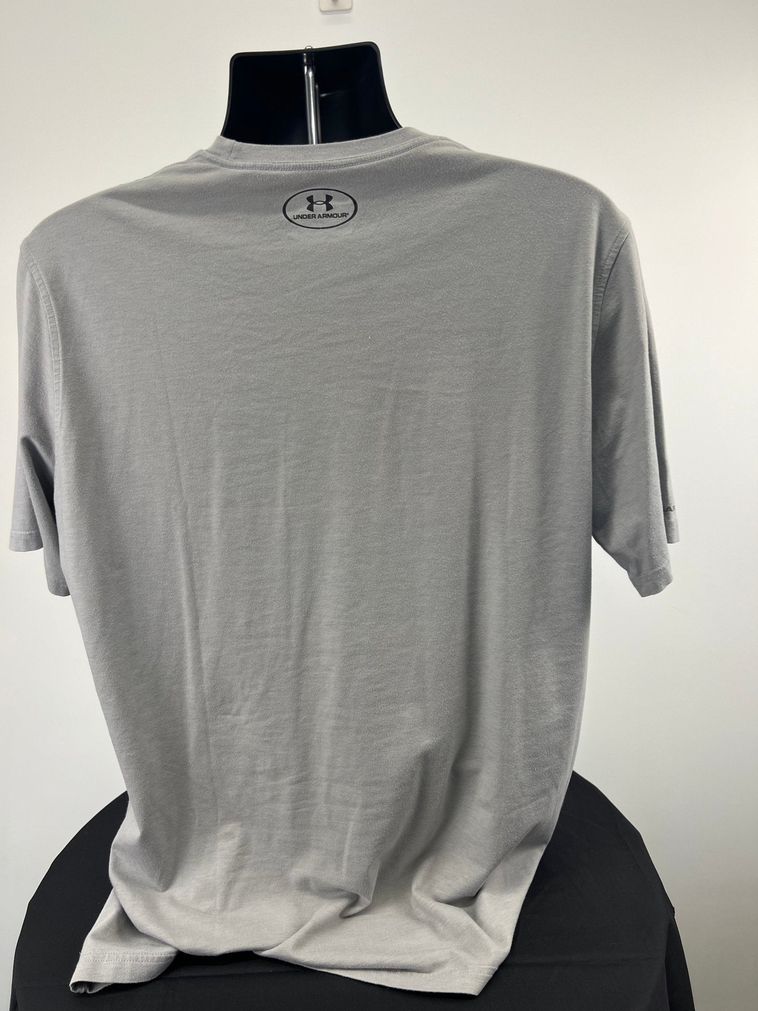 Back view of grey Under Armour loose fit t-shirt XL