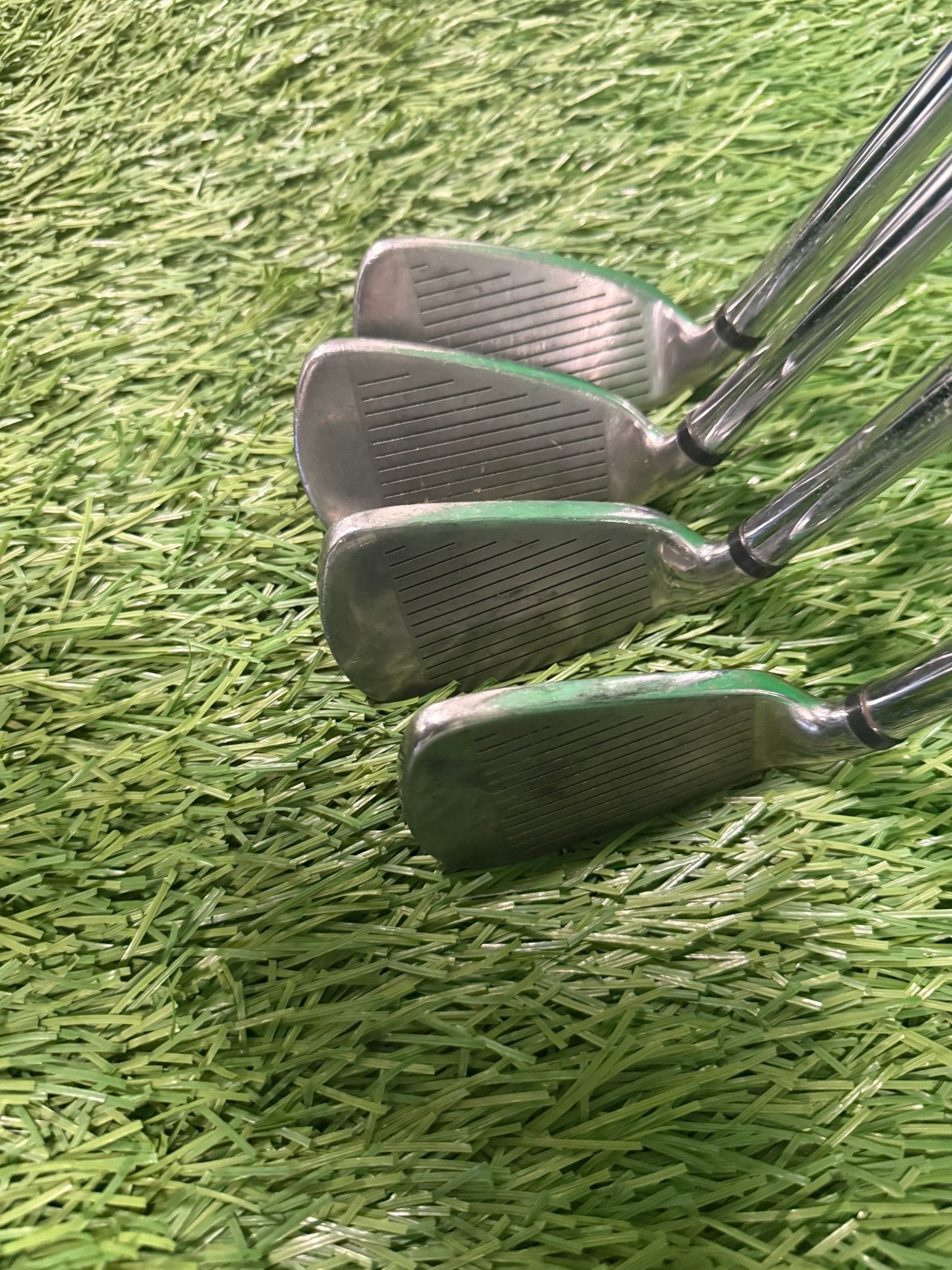 Wilson Deep Red Irons Set (5, 6, 8, 9) - kitround Foxhills