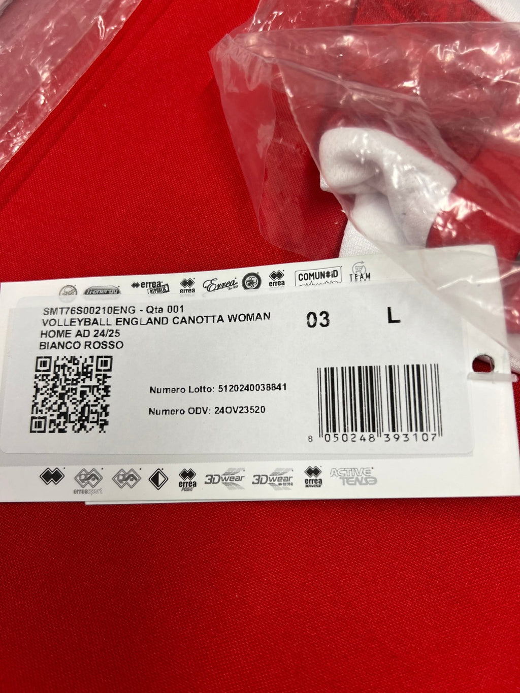 Close-up of product label showing volleyball England canotta woman home AD 24/25 size L