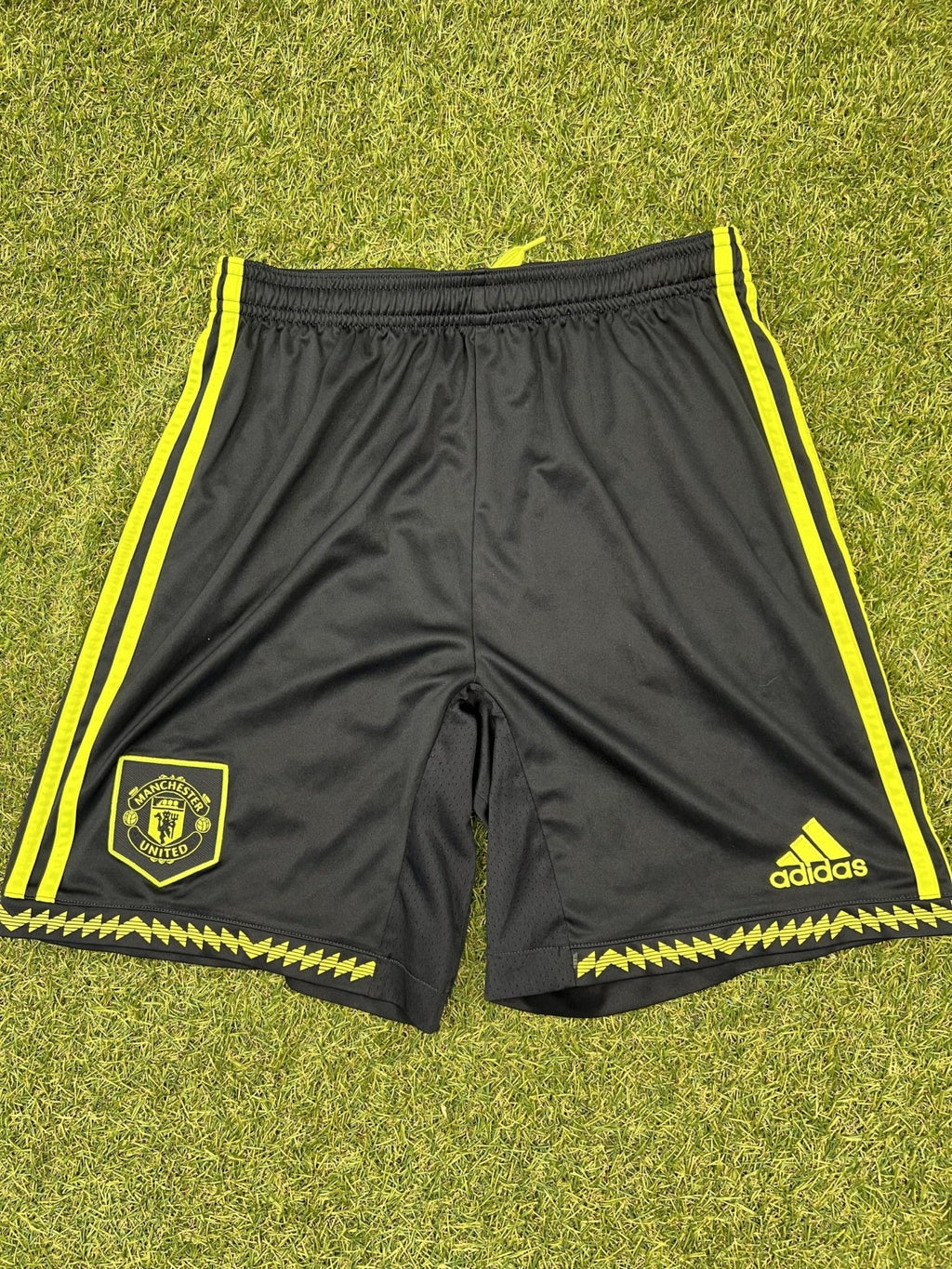 Youth’s Manchester United adidas Shorts Age 15 - 16yrs - kitround kitround product
