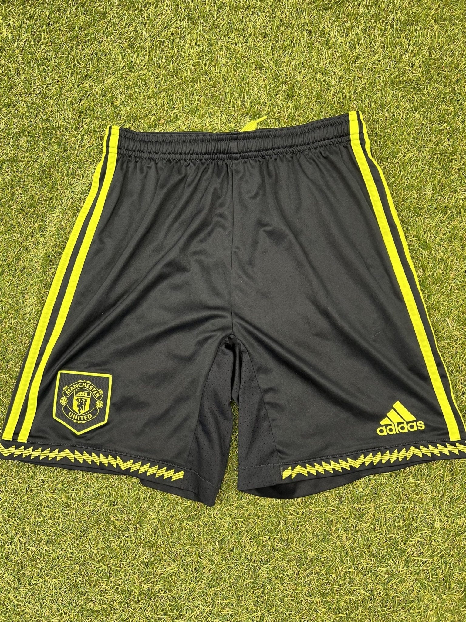 Youth’s Manchester United adidas Shorts Age 15 - 16yrs - kitround kitround product